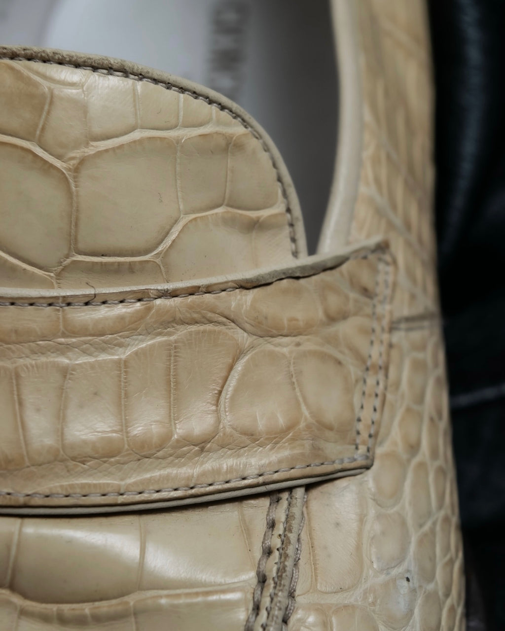 "GIORGIO ARMANI"Off-white crocodile leather loafers