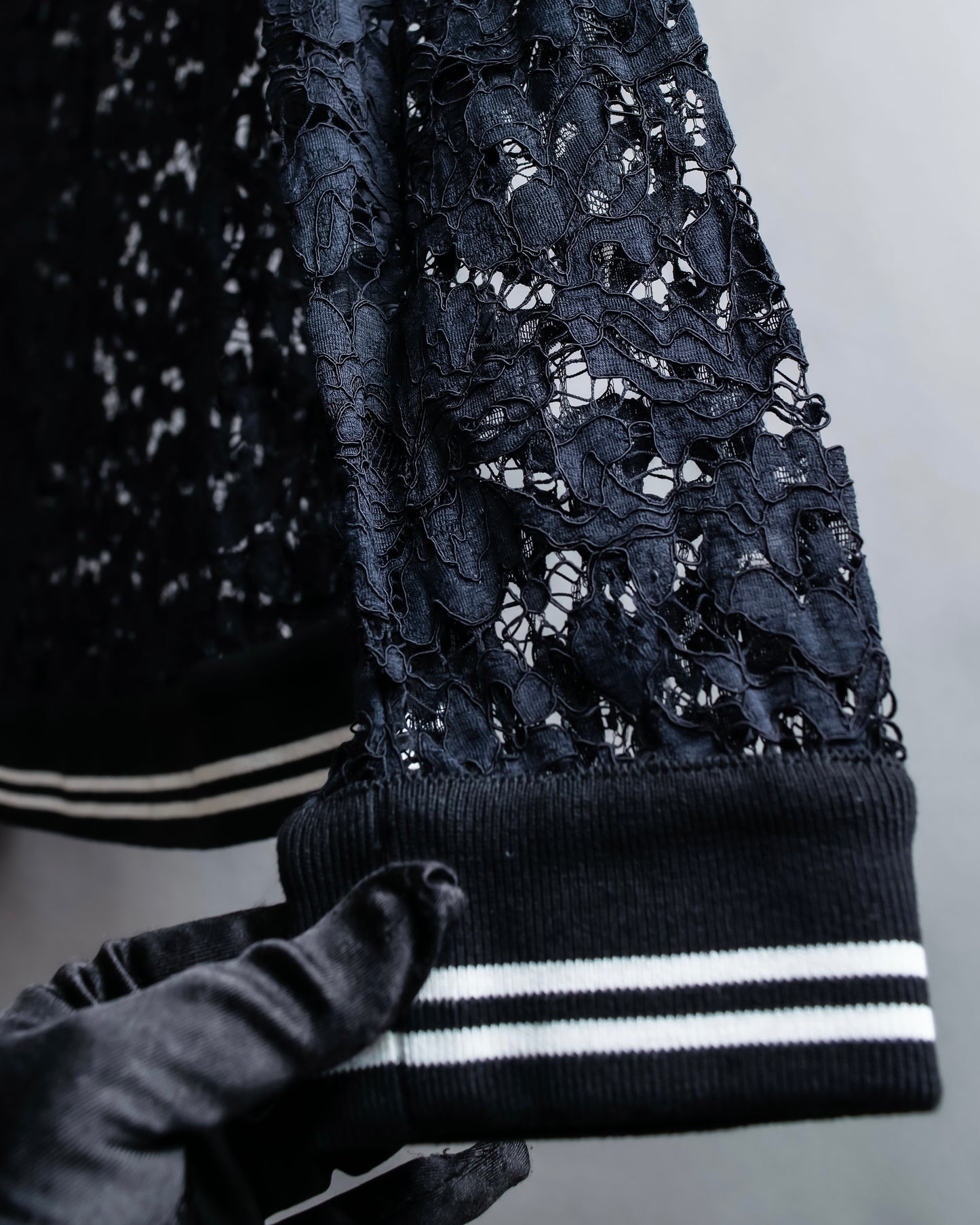 "VALENTINO" Floral lace design trimmed pullover