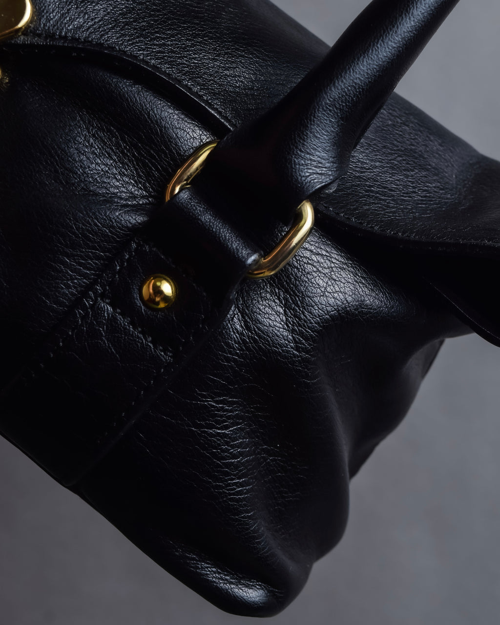 "ADMJ" Gold clasp grain leather shoulder bag