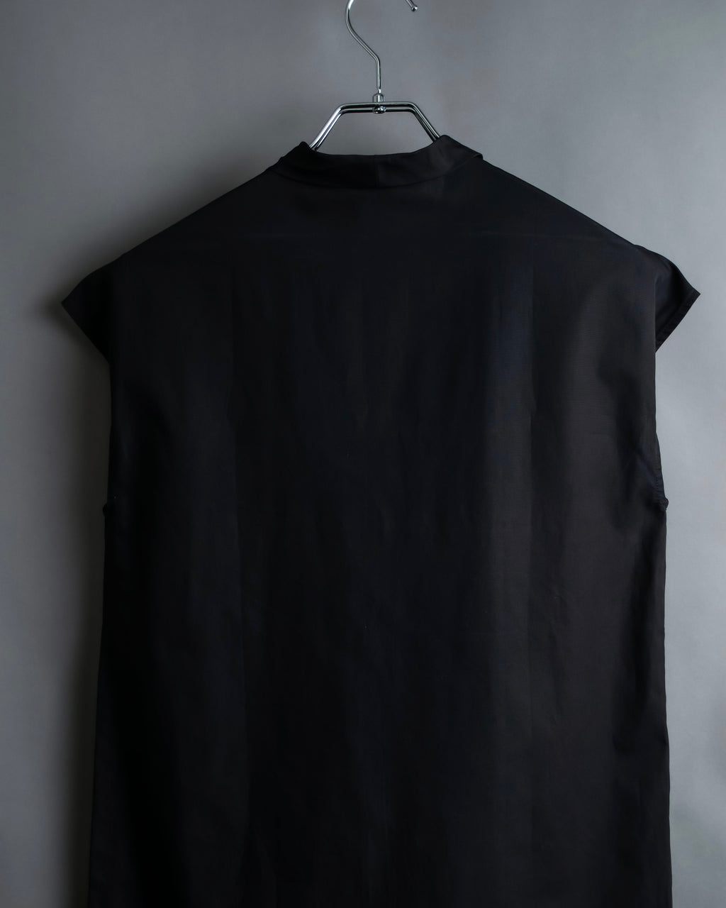 “BOTTEGA VENETA”  V neck designed no sleeve top