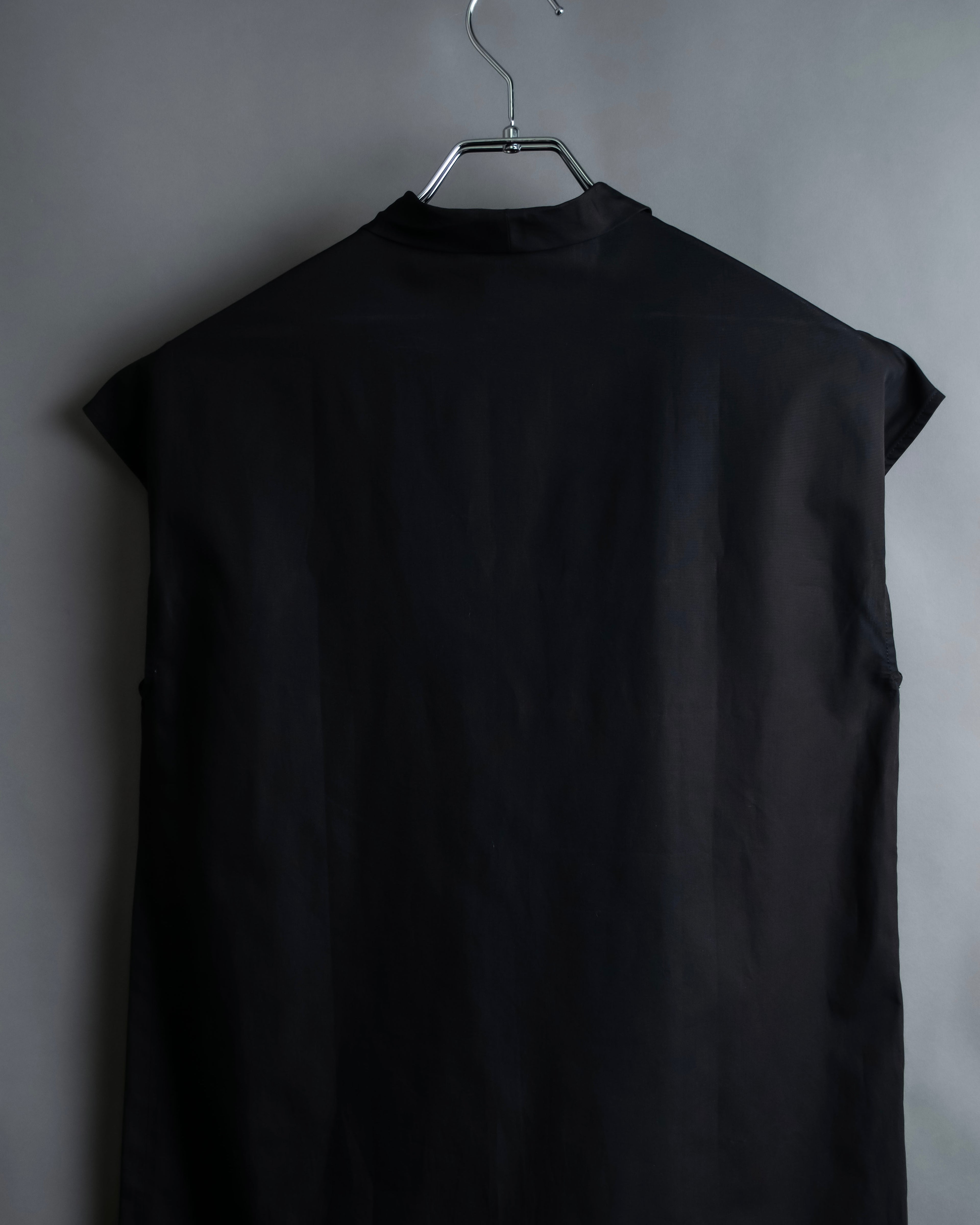 “BOTTEGA VENETA”  V neck designed no sleeve top