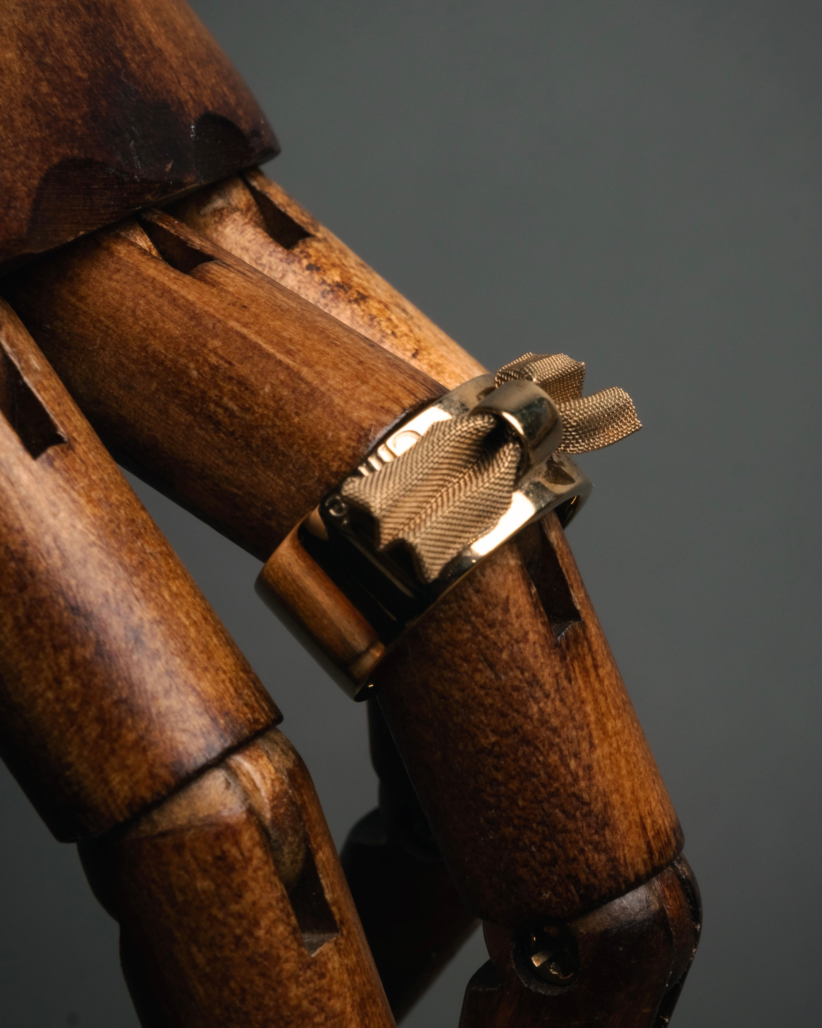 “Chloé” 2010’s mesh ribbon gold ring