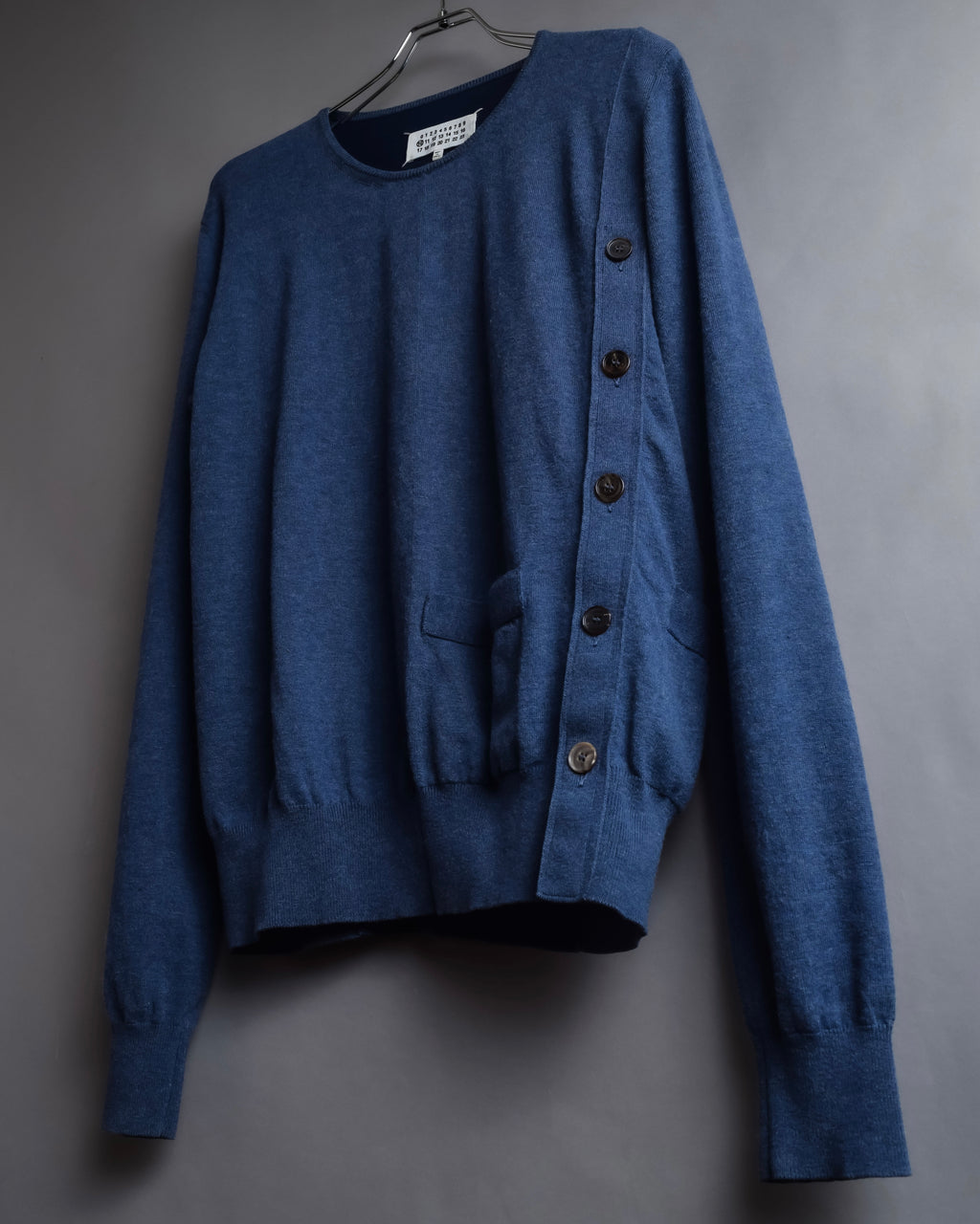 "MAISON MARGIELA" 17SS Asymmetric button line knit