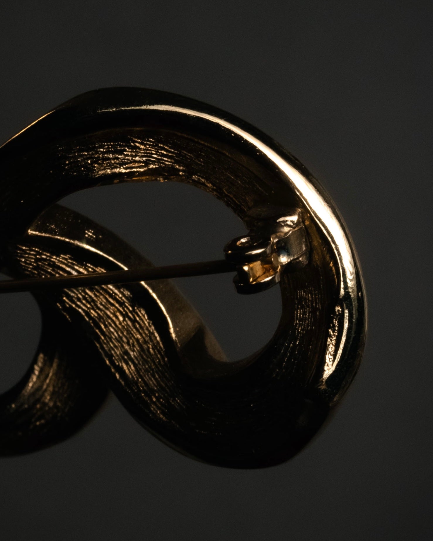 “Christian Dior“ 80’s-90’s CD-embossed ribbon brooch