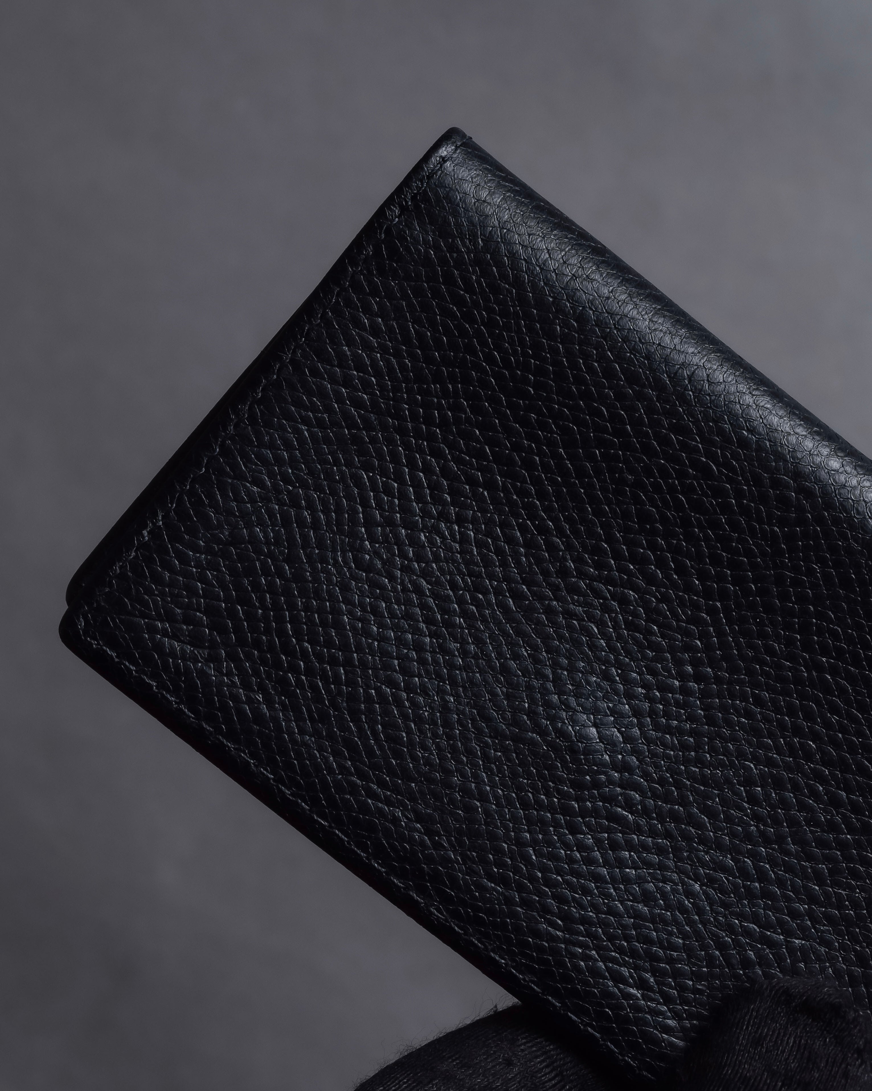 "Tiffany&Co" Logo engraved grained leather card holder