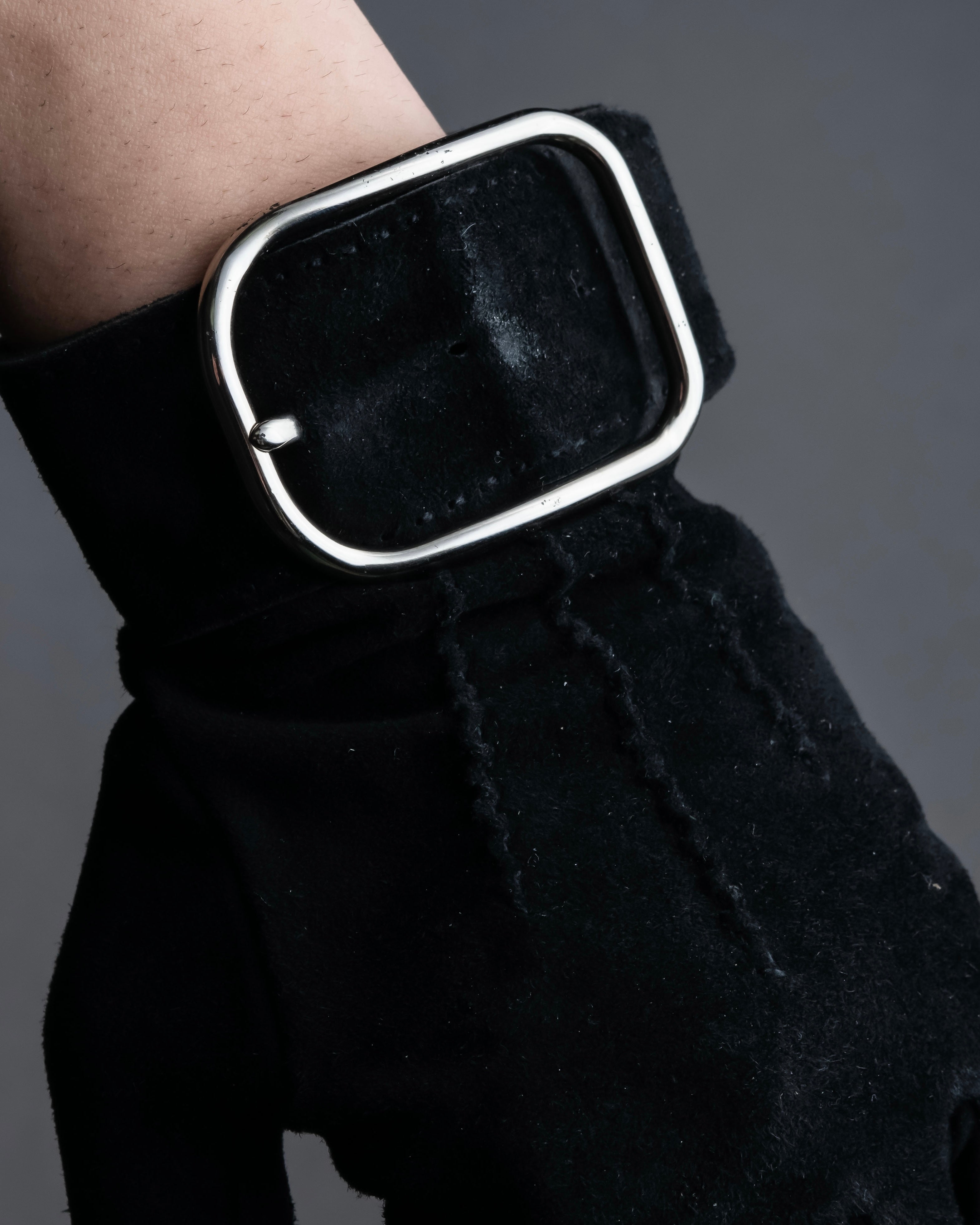 "HERMES" Silver buckle design suede leather gloves