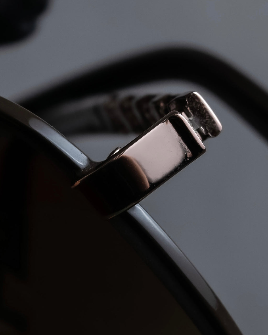 "LOEWE" Temple chain detail teardrop frame sunglasses