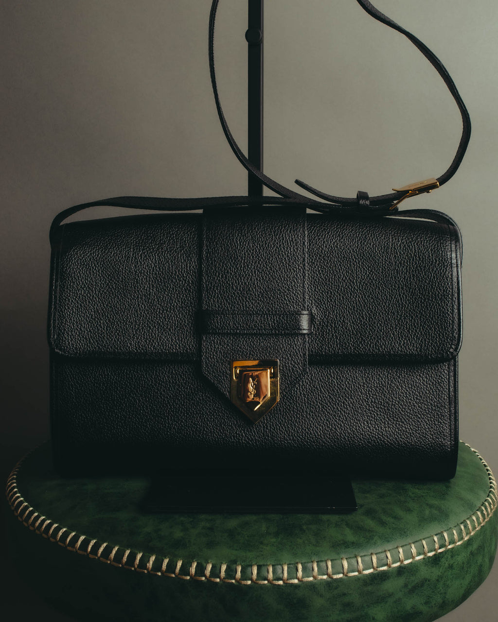 “Yves Saint Laurent” 90’s-00’s Cassandra logo one shoulder leather bag