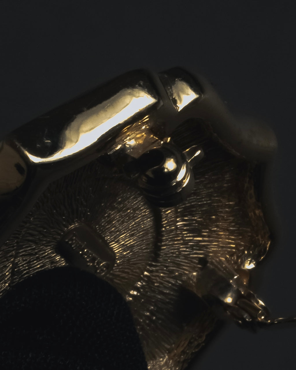 "BURBERRYS" 80’s-90’s royal enamel pearl brooch