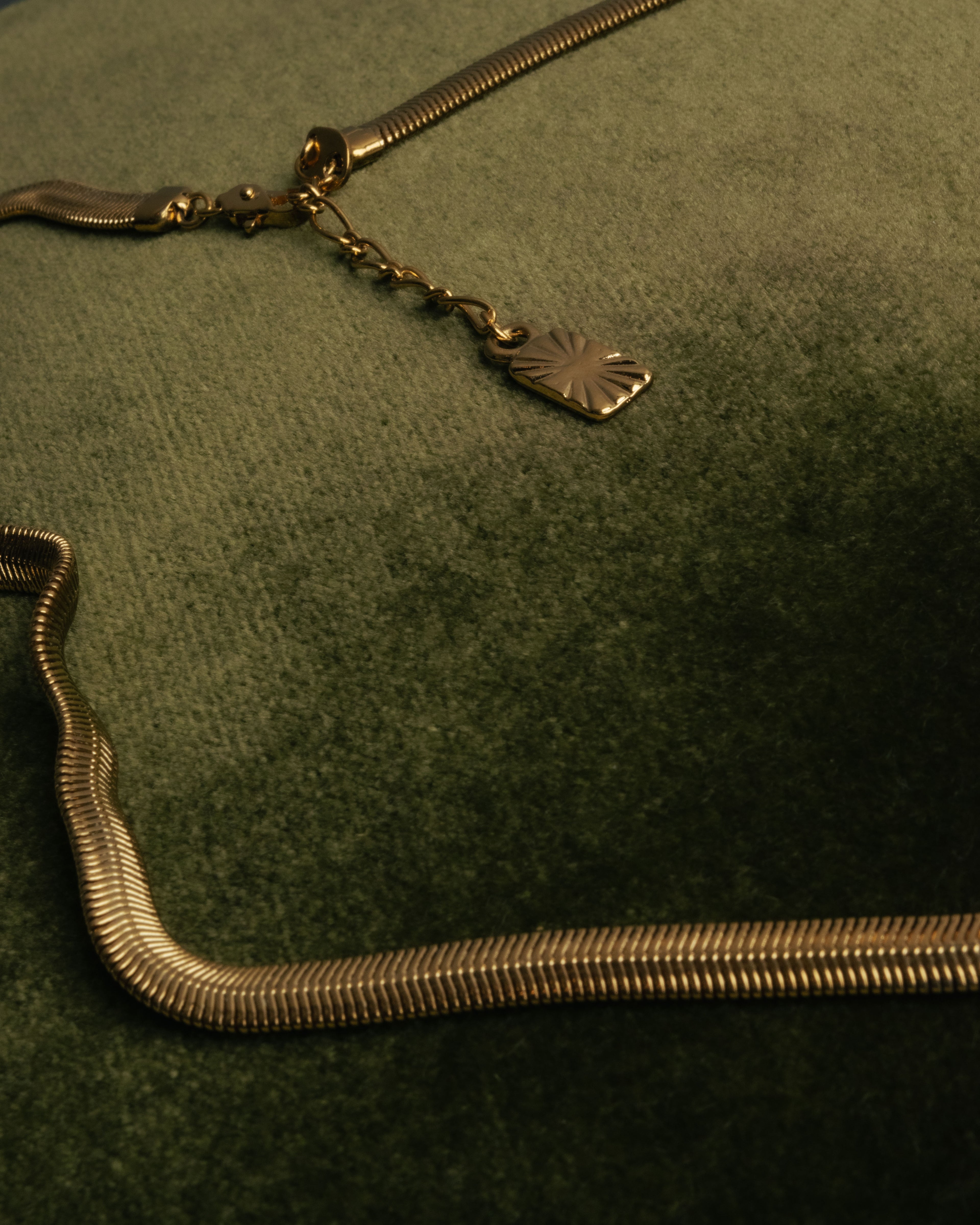 "Yves Saint Laurent" 80's-00's Gold tone textured pendant necklace