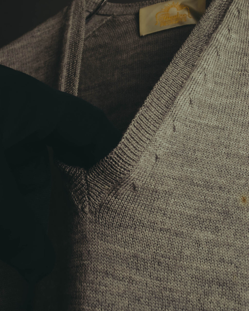 "Theatre PRODUCTS" 00's-10's Pearl embellished wool v-neck knit sweater