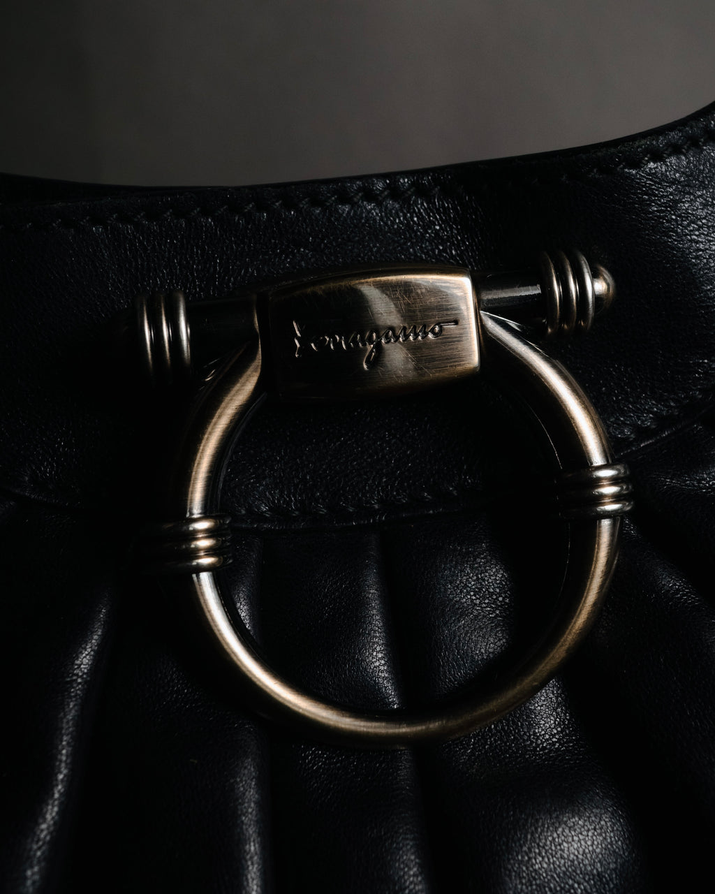 –SPECIAL– "Salvatore Ferragamo"
00’s Gancini ring-gathered nappa 2way bag