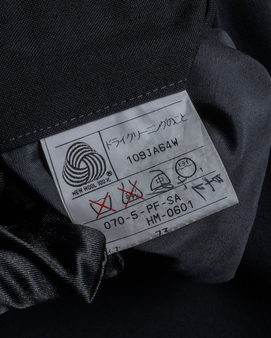 "YVES SAINT LAURENT" Straight tailoring design set up