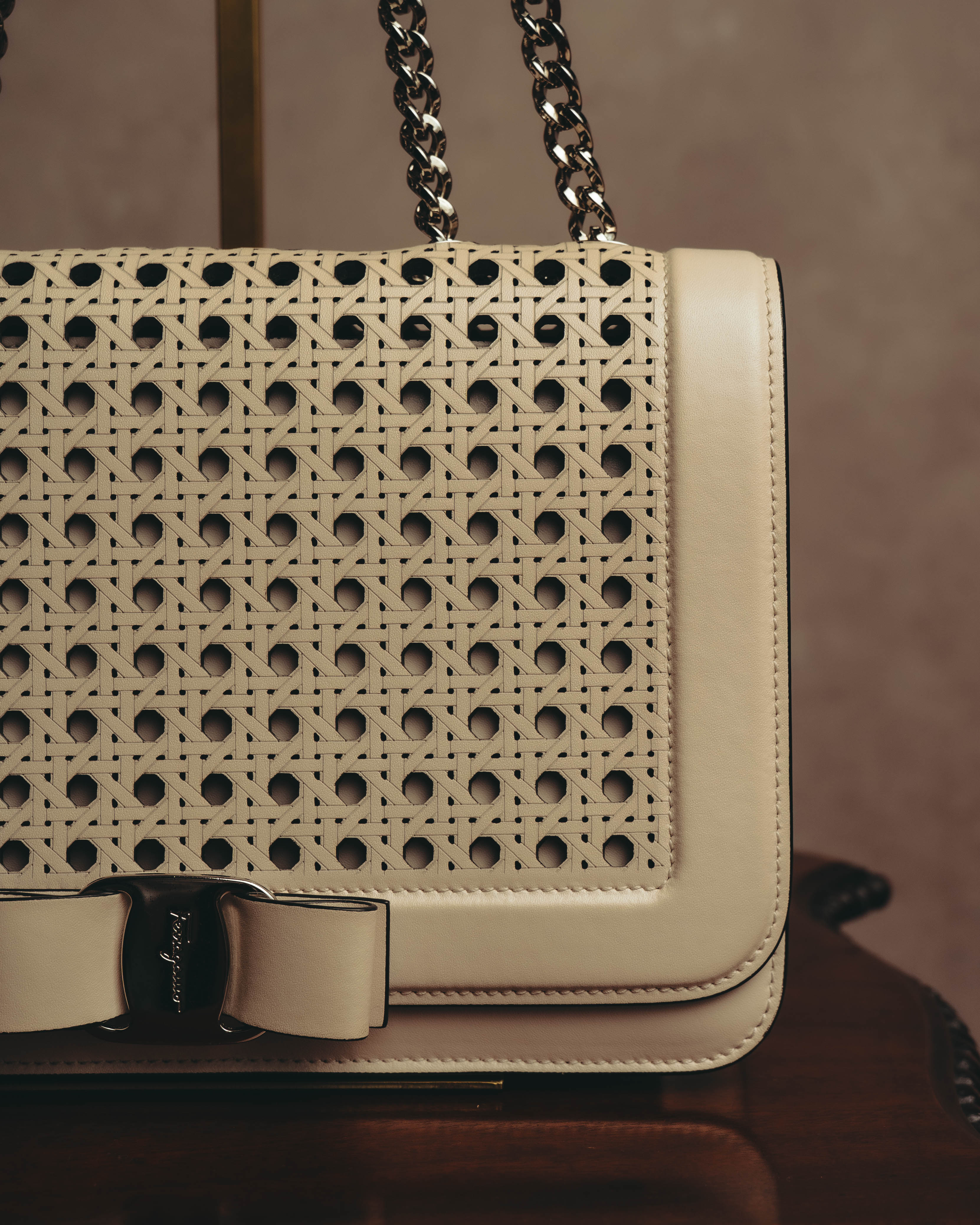 "Salvatore Ferragamo" 2010's-20's Ivory perforated leather chain shoulder bag