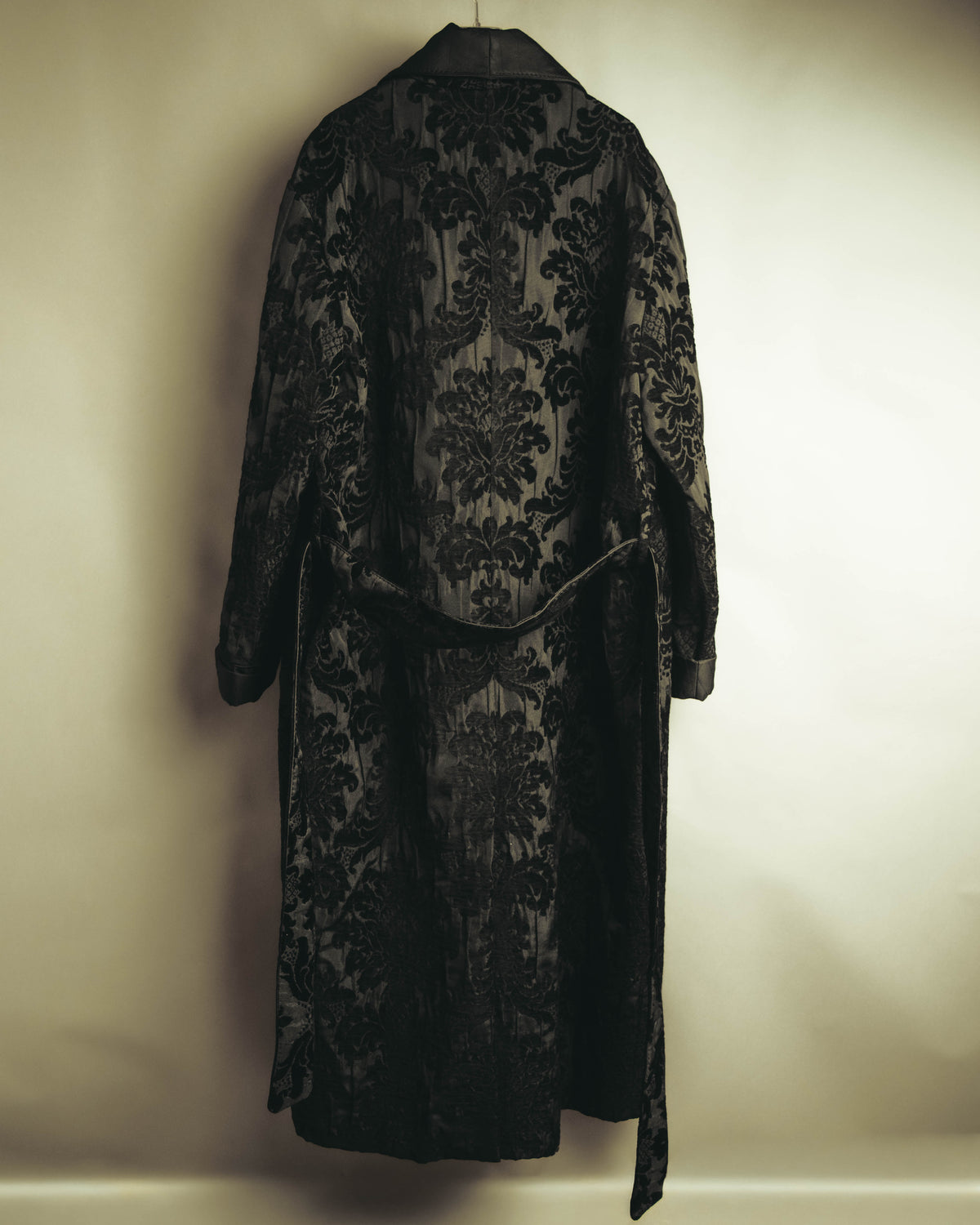 “DOLCE&GABBANA” Late 2010’s-early 2020’s Baroque jacquard belted robe coat