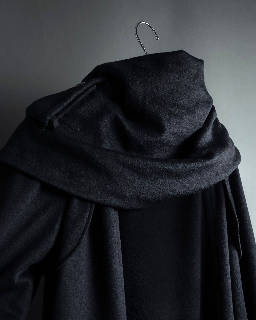 "TORUICHOU" Muffler-style collar military detail coat