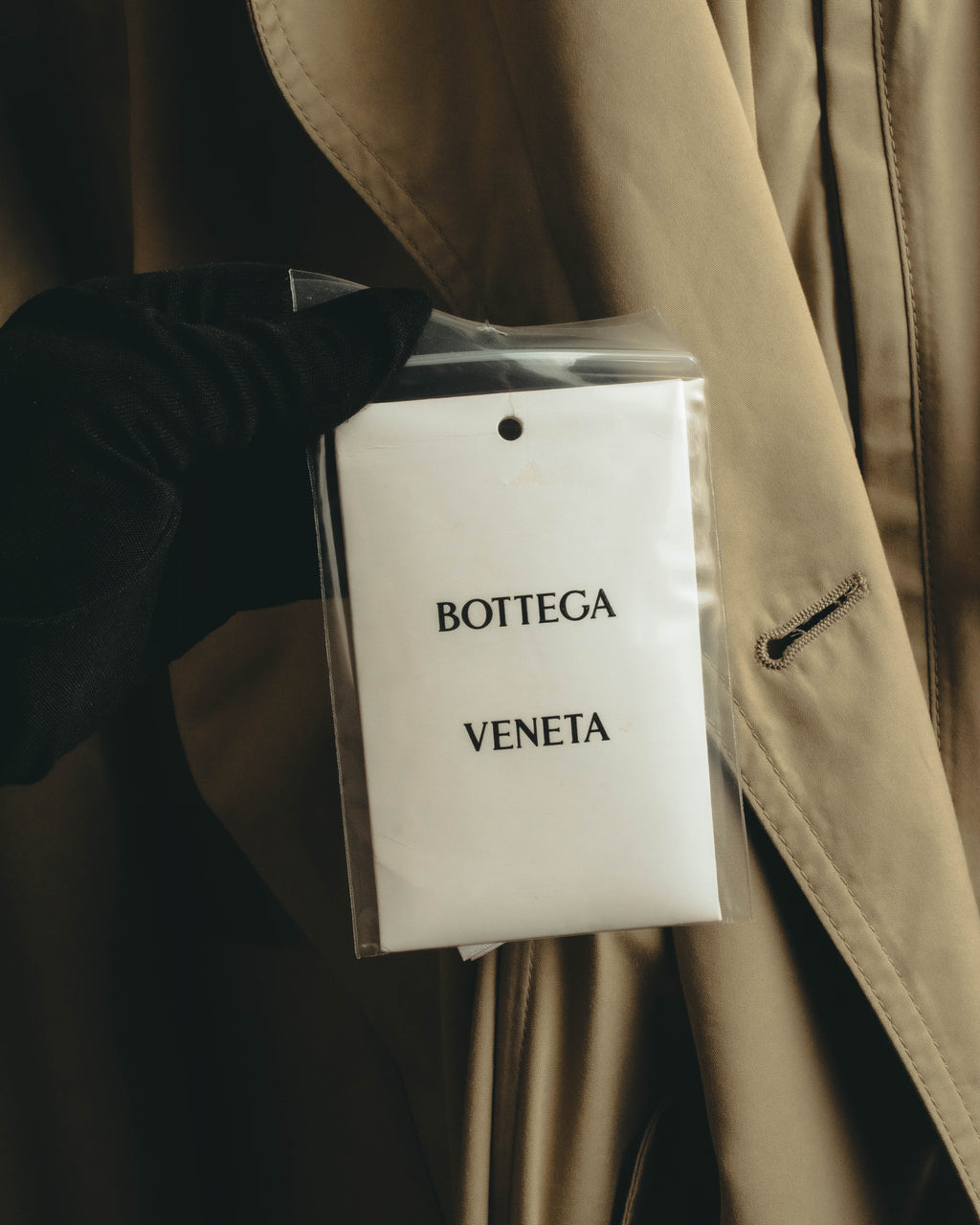 –SPECIAL– “BOTTEGA VENETA” 2020-21AW Sculptural cape-sleeve belted trench coat