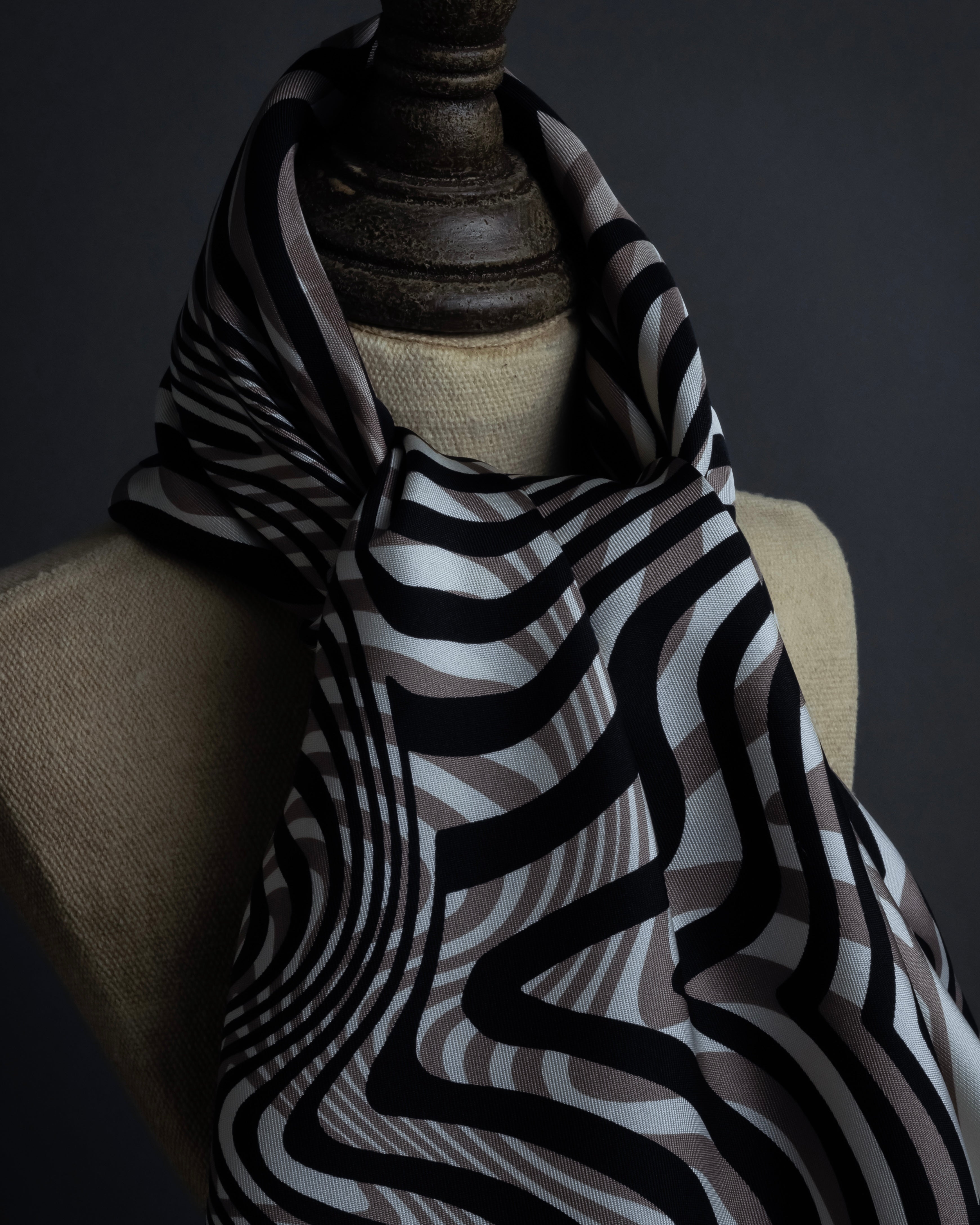 HERMES - Carré 90 Silk Scarf - White - Zebra Abstract Print – MOOD