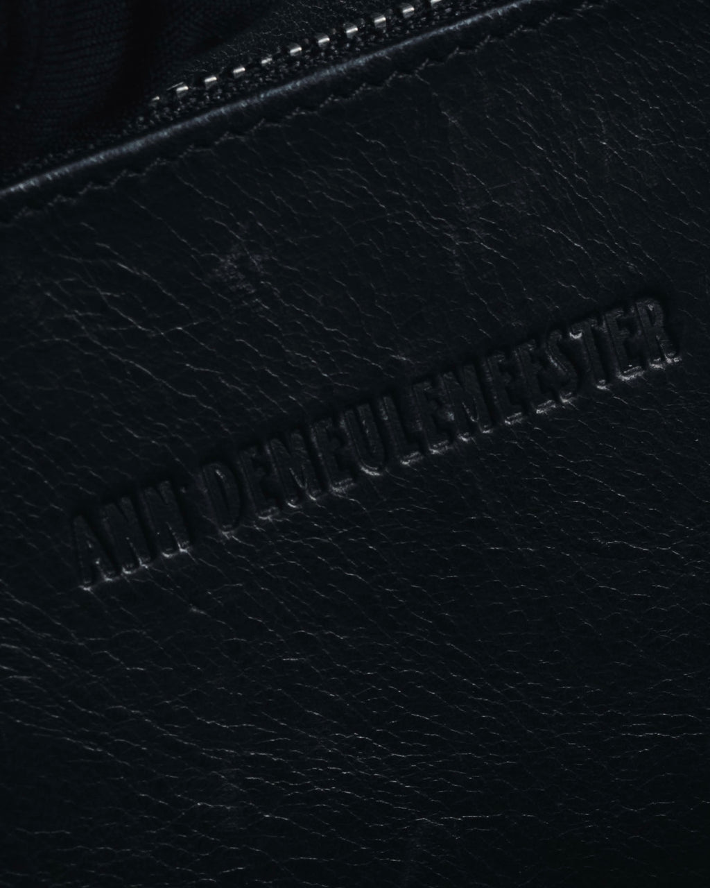 –SPECIAL– "ANN DEMEULEMEESTER" 2010-2013 Transformable roll-top vitello leather bag