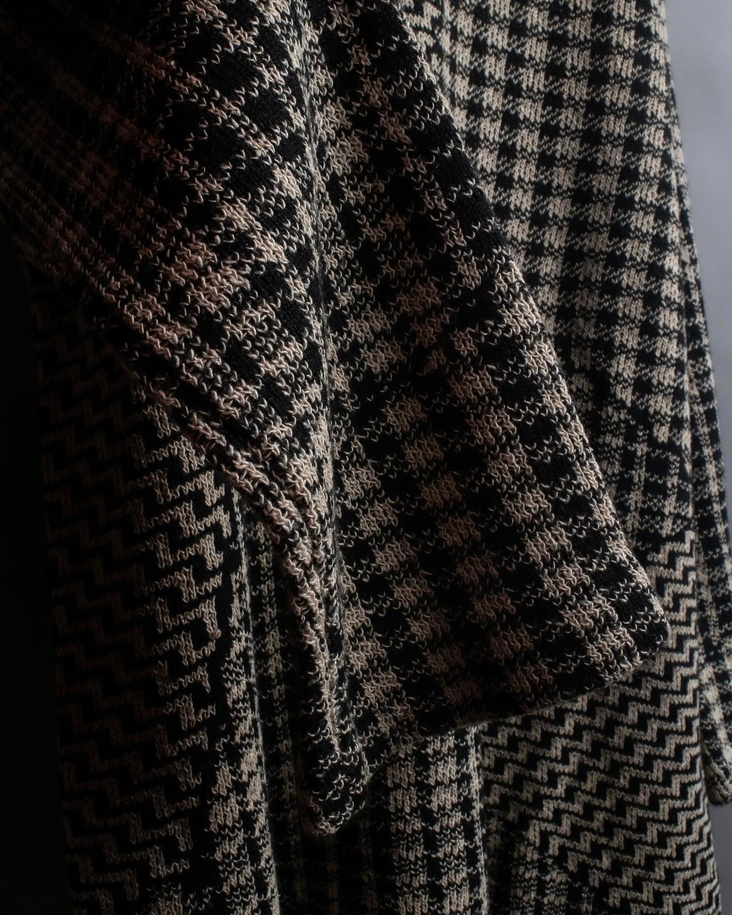 "FENDI" Houndstooth & zigzag pattern turtleneck tunic pullover