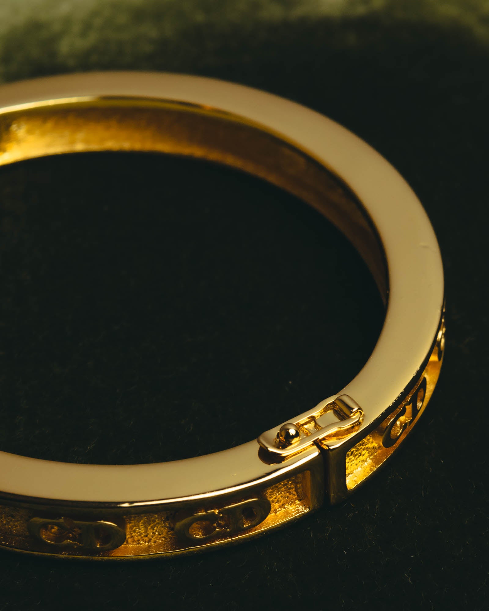 “Christian Dior” 80’s-90’s CD monogram gold tone bangle