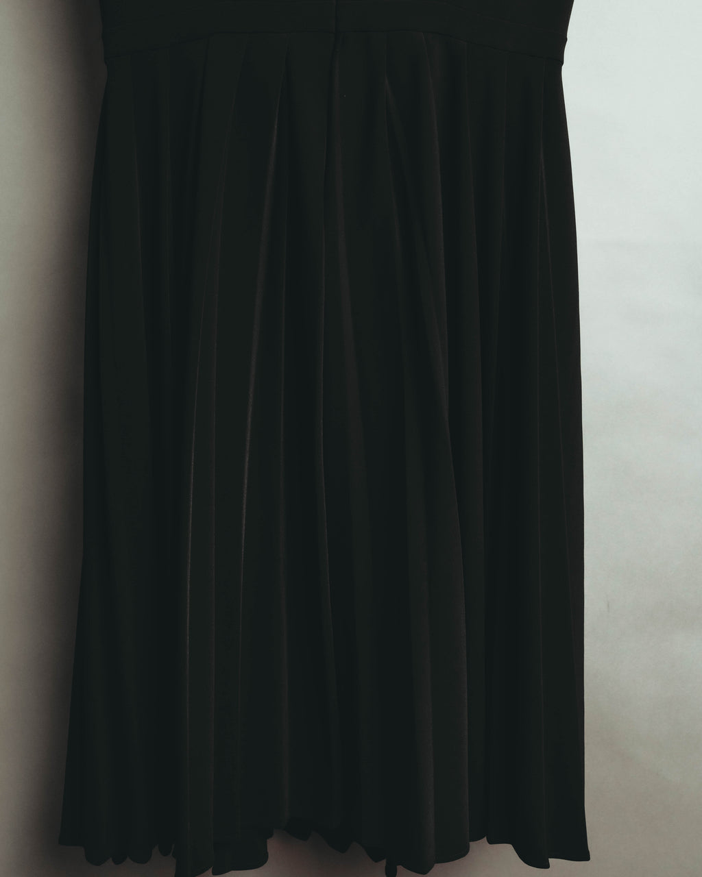 "Max Mara Studio" 00's-10's Elegant sleeveless pleated midi dress