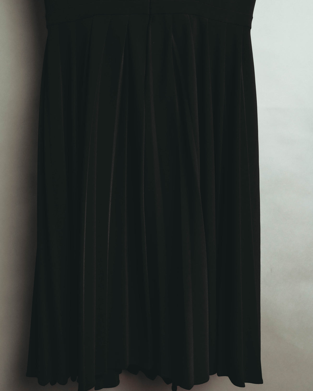 "Max Mara Studio" 00's-10's Elegant sleeveless pleated midi dress