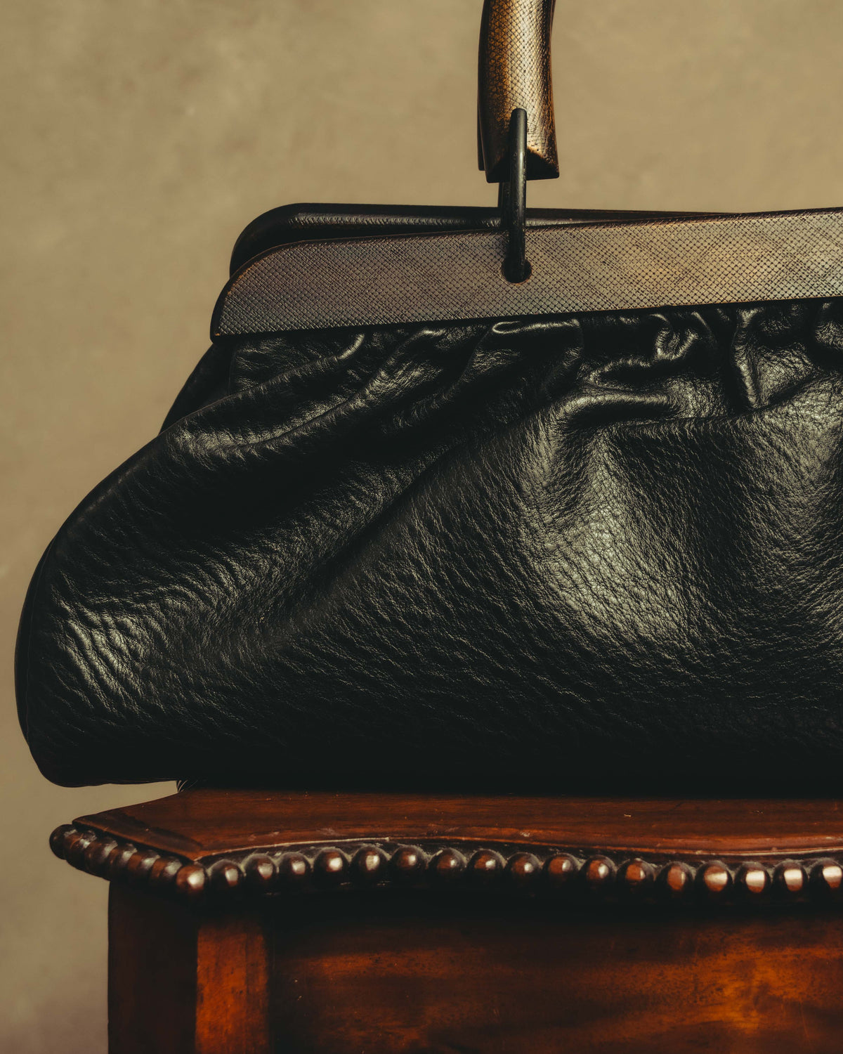 -SPECIAL- “GUCCI“ 90’s-00’s Structured frame gathered leather handbag