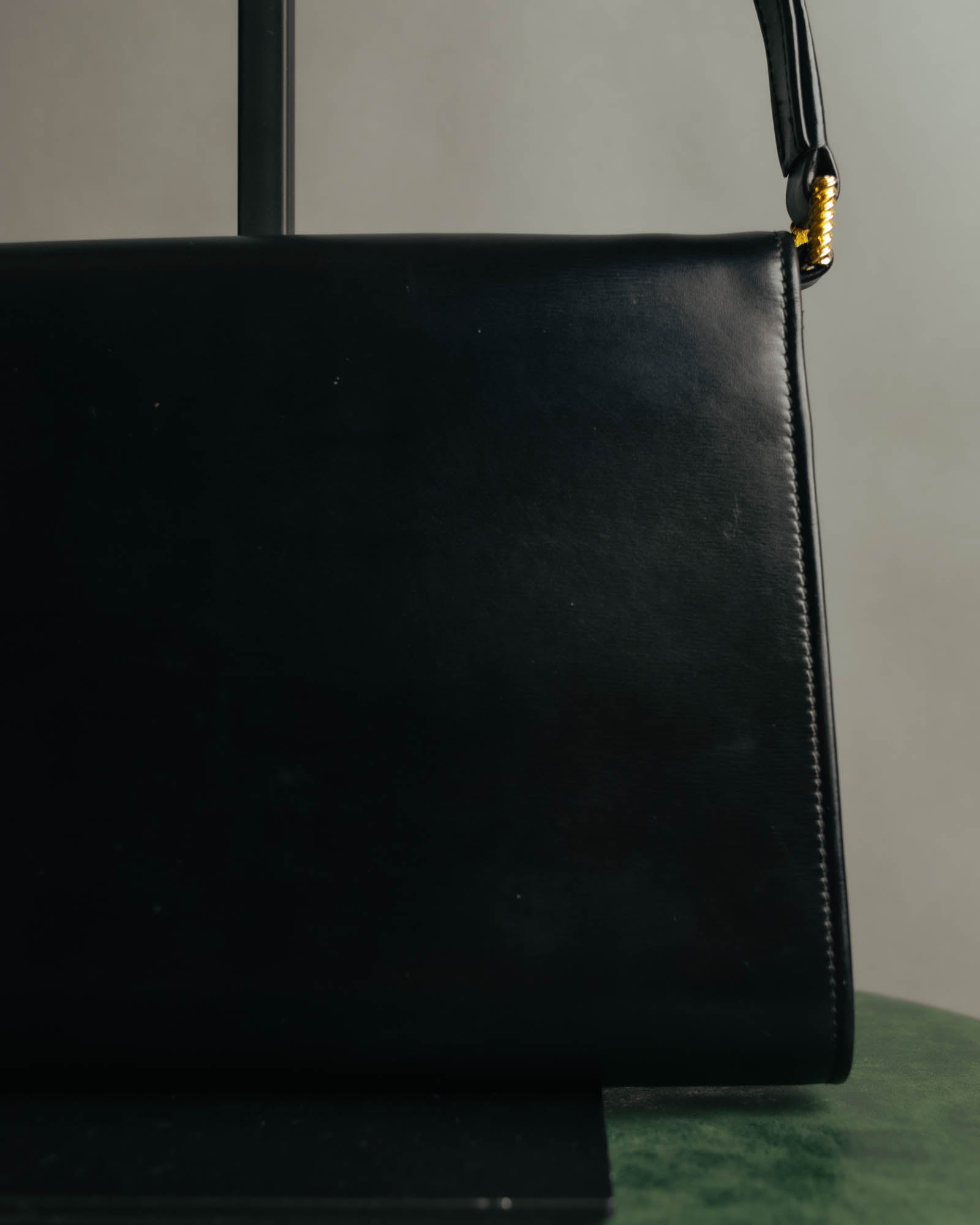 “GUCCI” 80’s-90’s Rope clasp leather shoulder bag