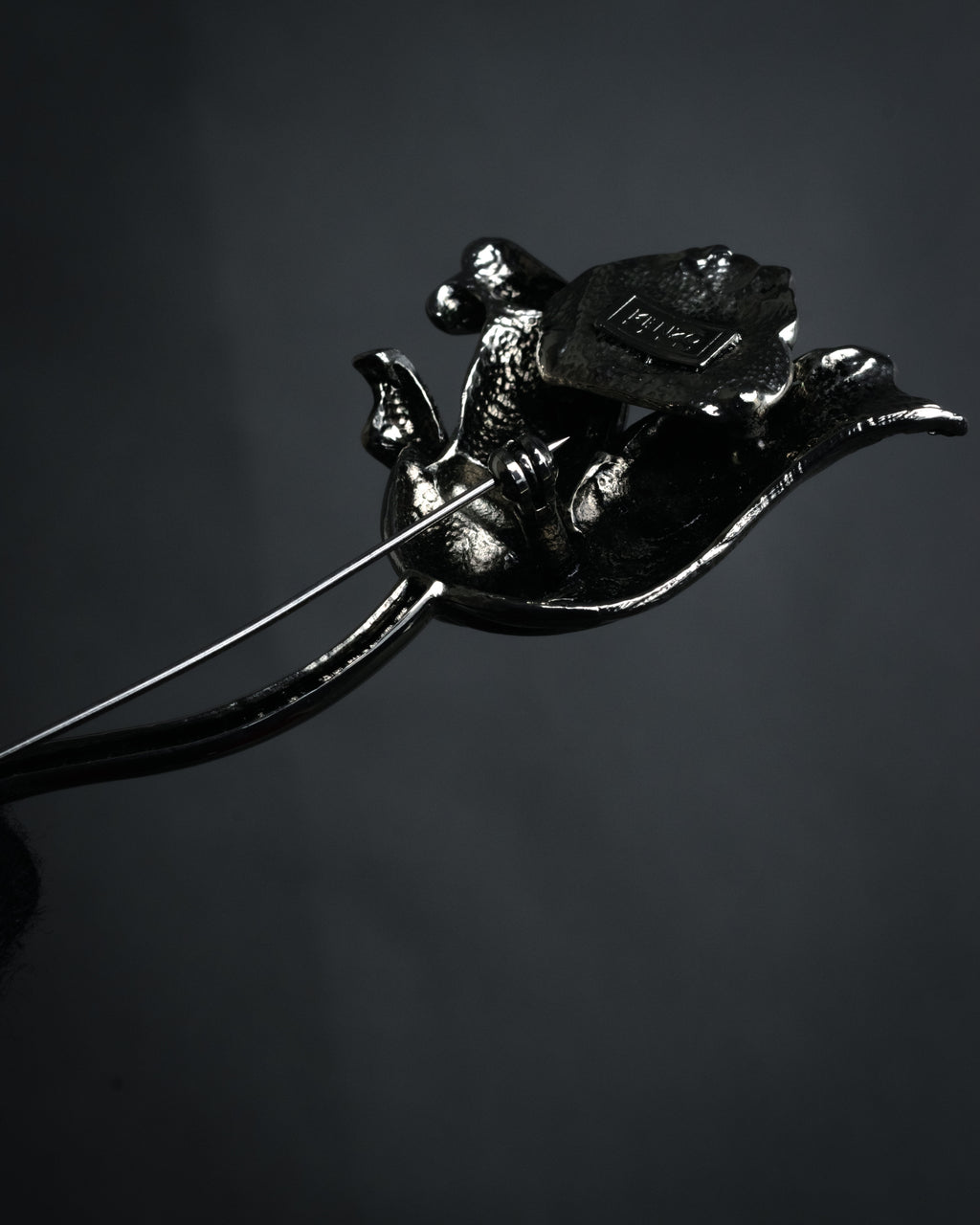 “KENZO” 90’s-00’s Botanical flower motif long brooch