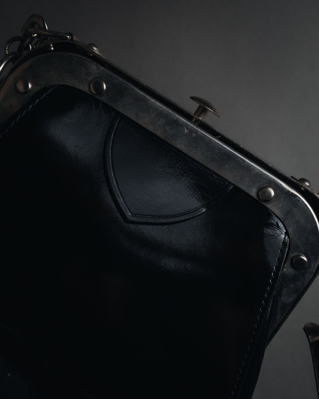 "tricot COMME des GARÇONS" Structured kiss-lock leather shoulder bag