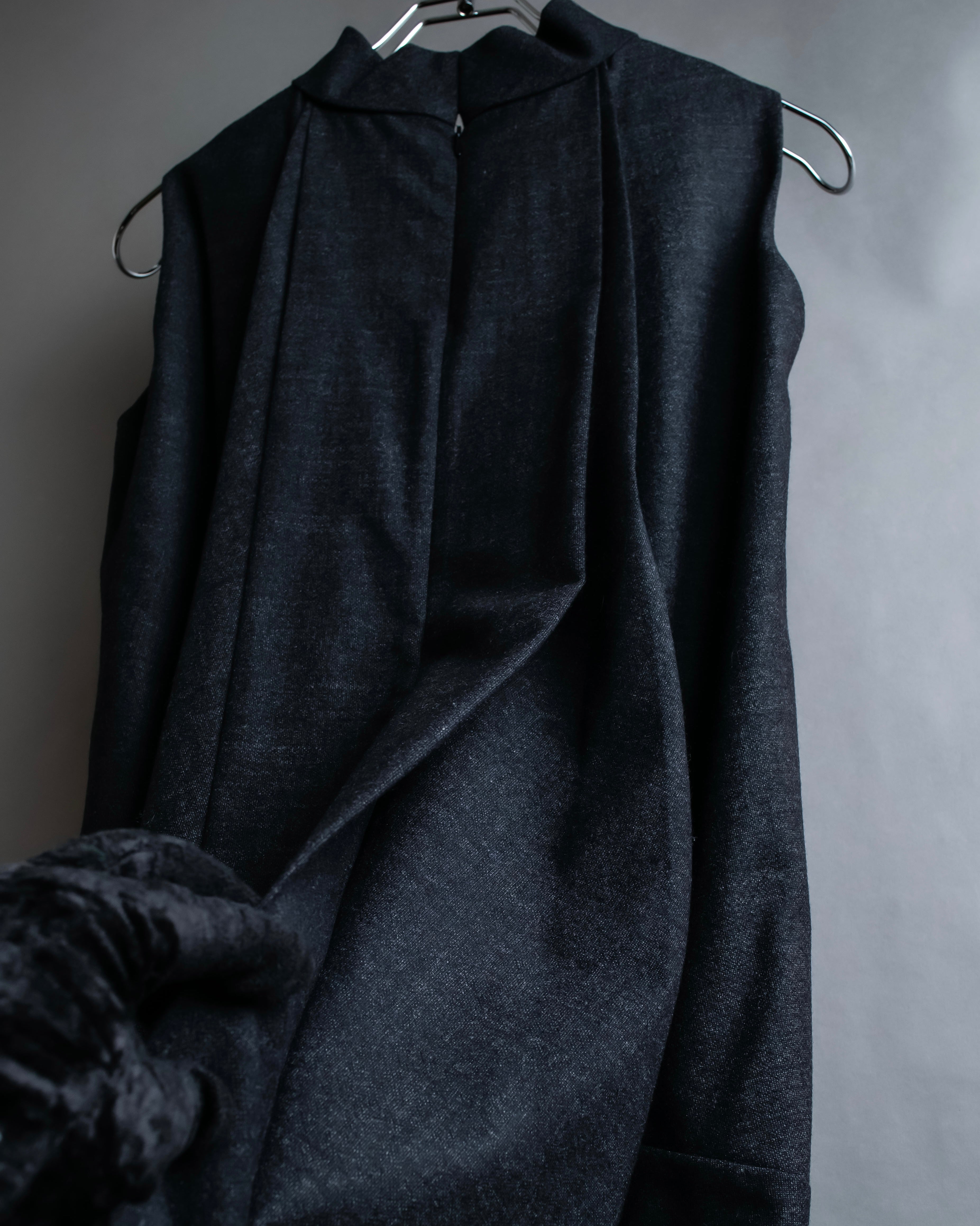 "MAISON MARGIELA" 16AW Deep tuck design sleeveless dress