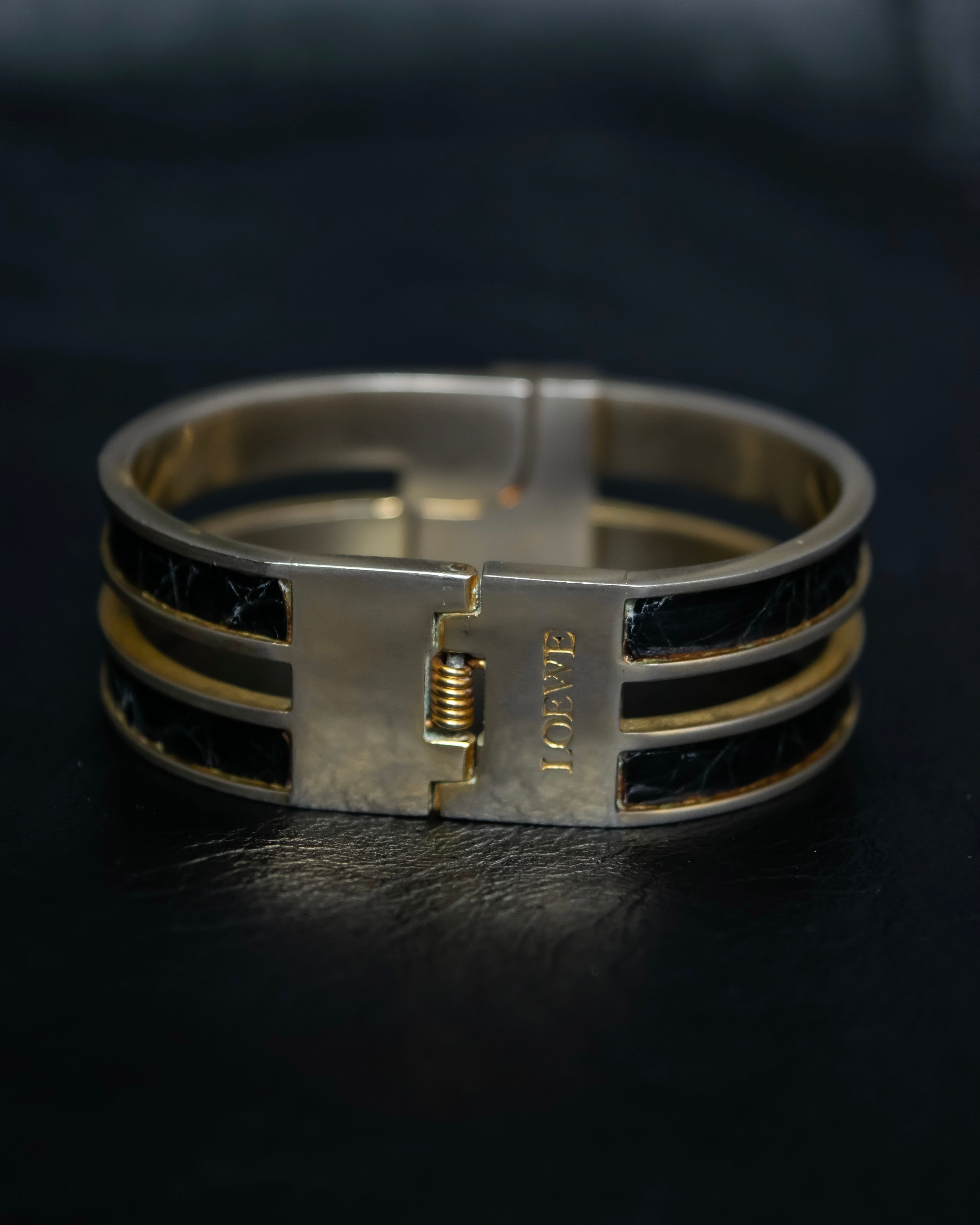 “LOEWE” Double circle stone designed gold bangle