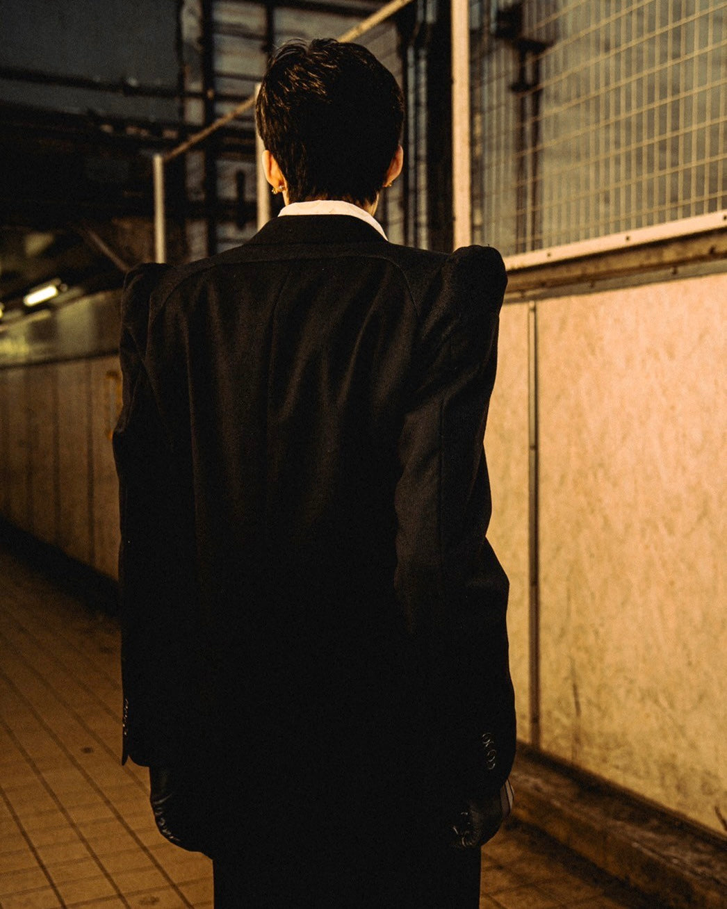 Chaqueta entallada y curvilínea del proceso -REF-