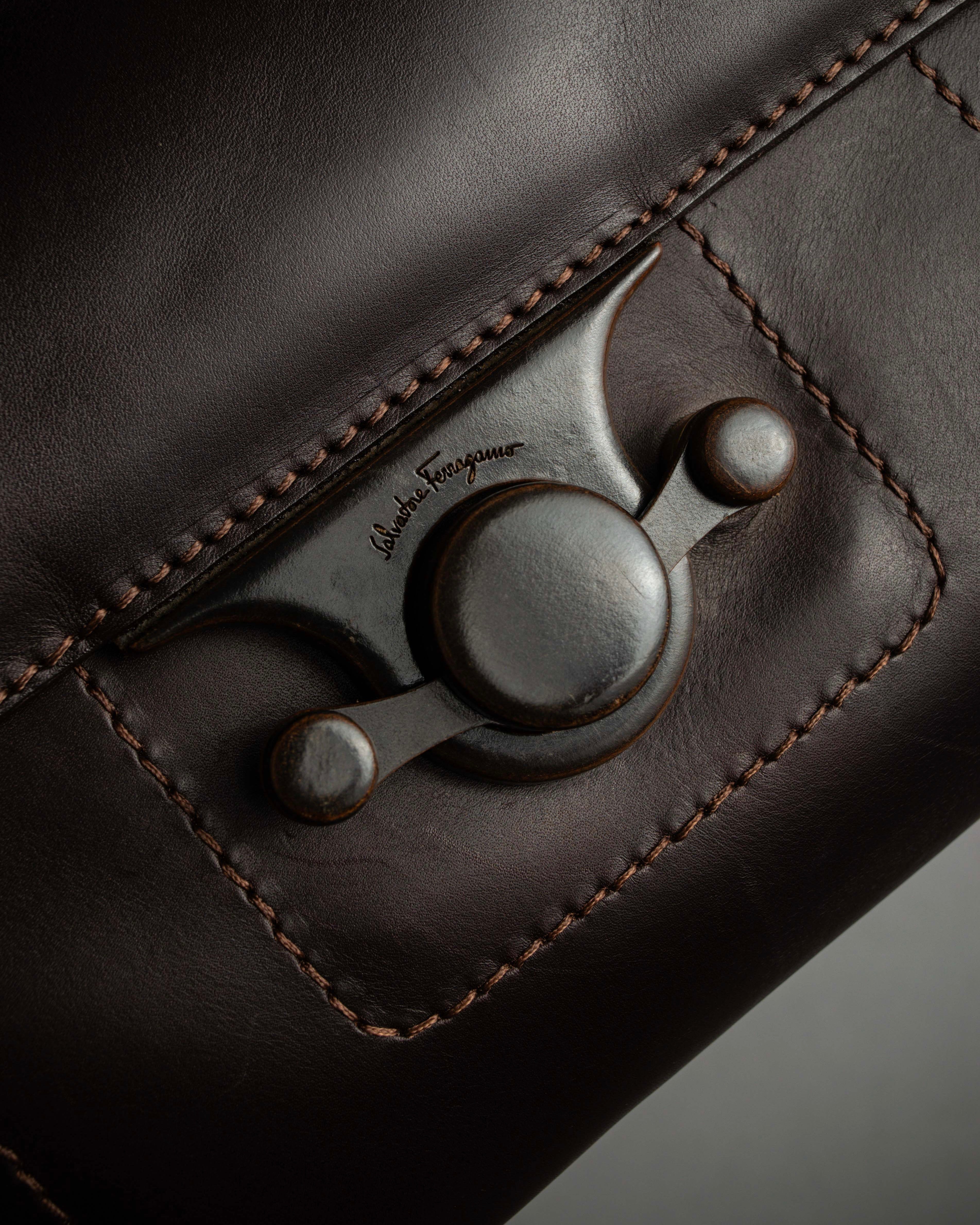 "Salvatore Ferragamo" Swivel crisp closure design leather one-handle bag