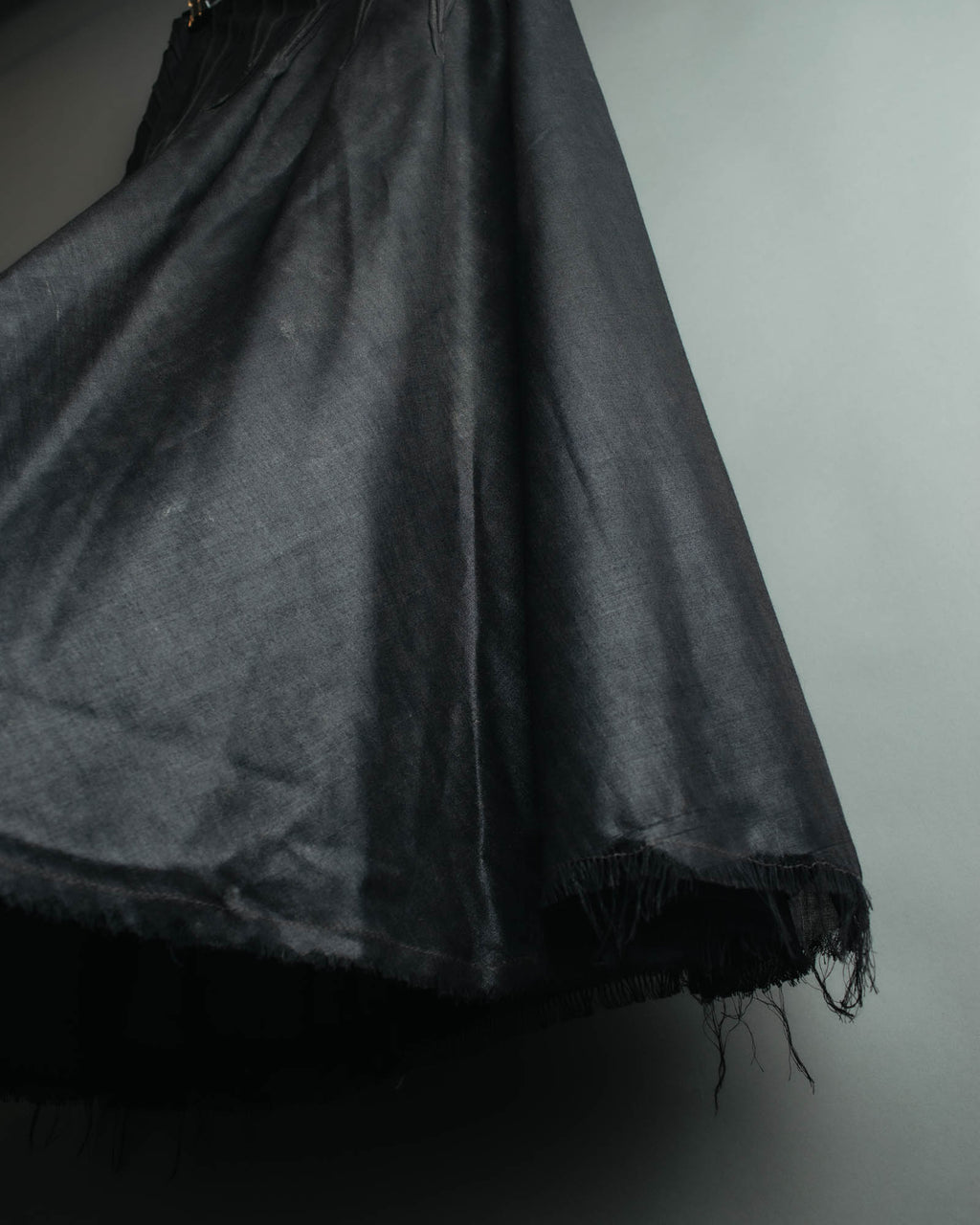 "JUNYA WATANABE COMME des GARÇONS" 00's Glossy raw hem flared long skirt