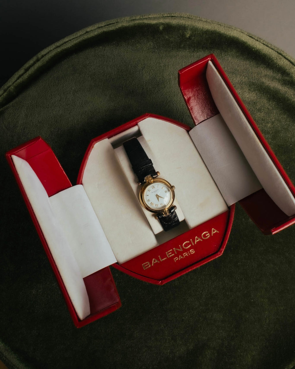 -SPECIAL- "BALENCIAGA" 80's-90's Classic round wristwatch