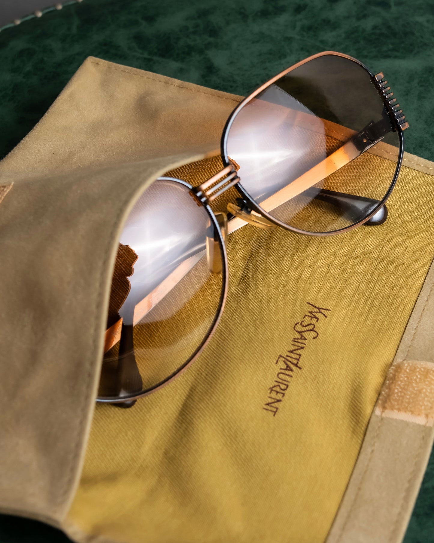 "YVES SAINT LAURENT" Thin metal temples round frame sunglasses