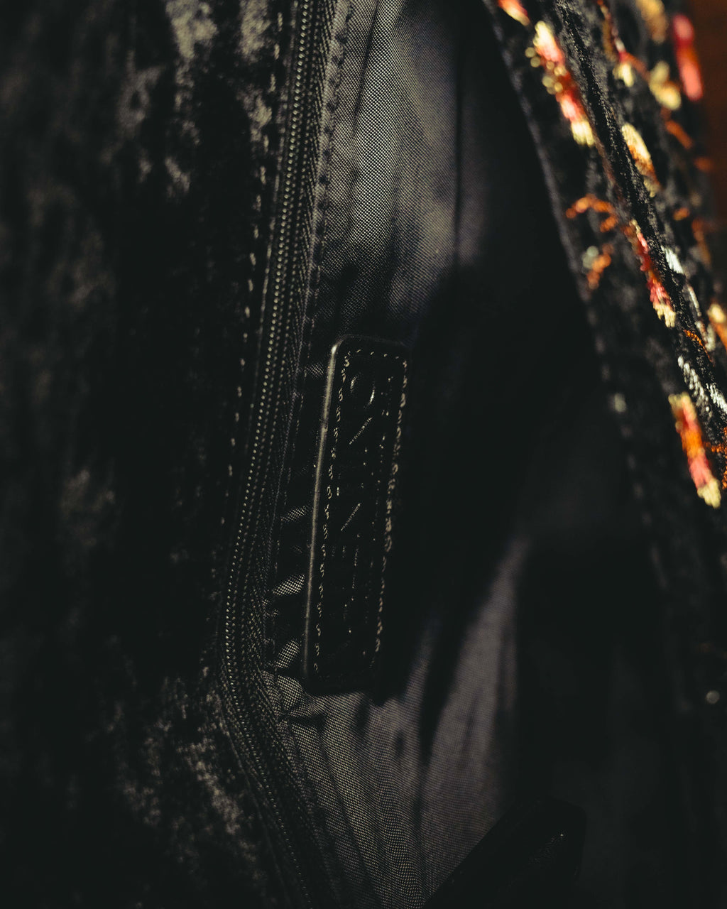 "VALENTINO" 80's-90's Ornately embroidered velvet chain shoulder bag