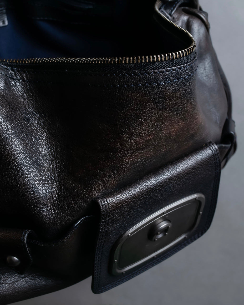 "CELINE" Metal parts design horizontal leather one-shoulder bag