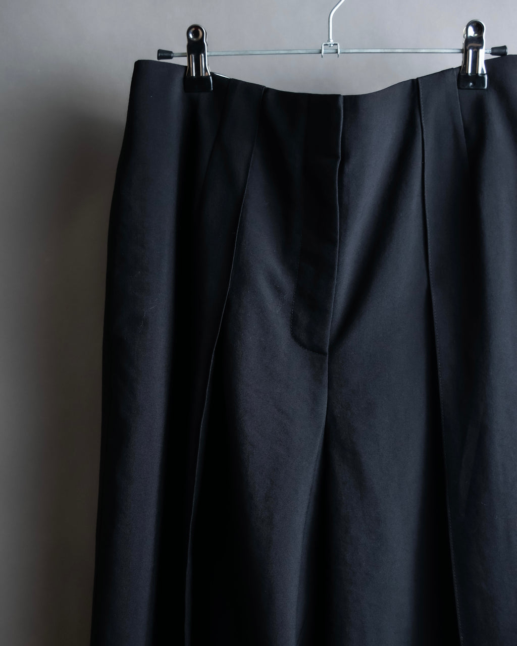 "LOEWE" Deep pleat tapered draped slacks