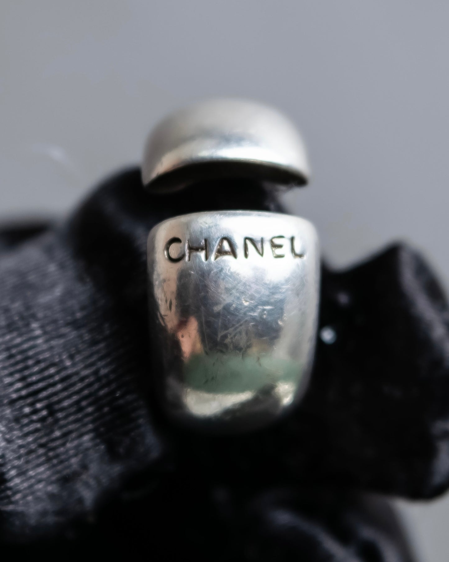 "CHANEL" Beautiful curves engraved logo silver ring