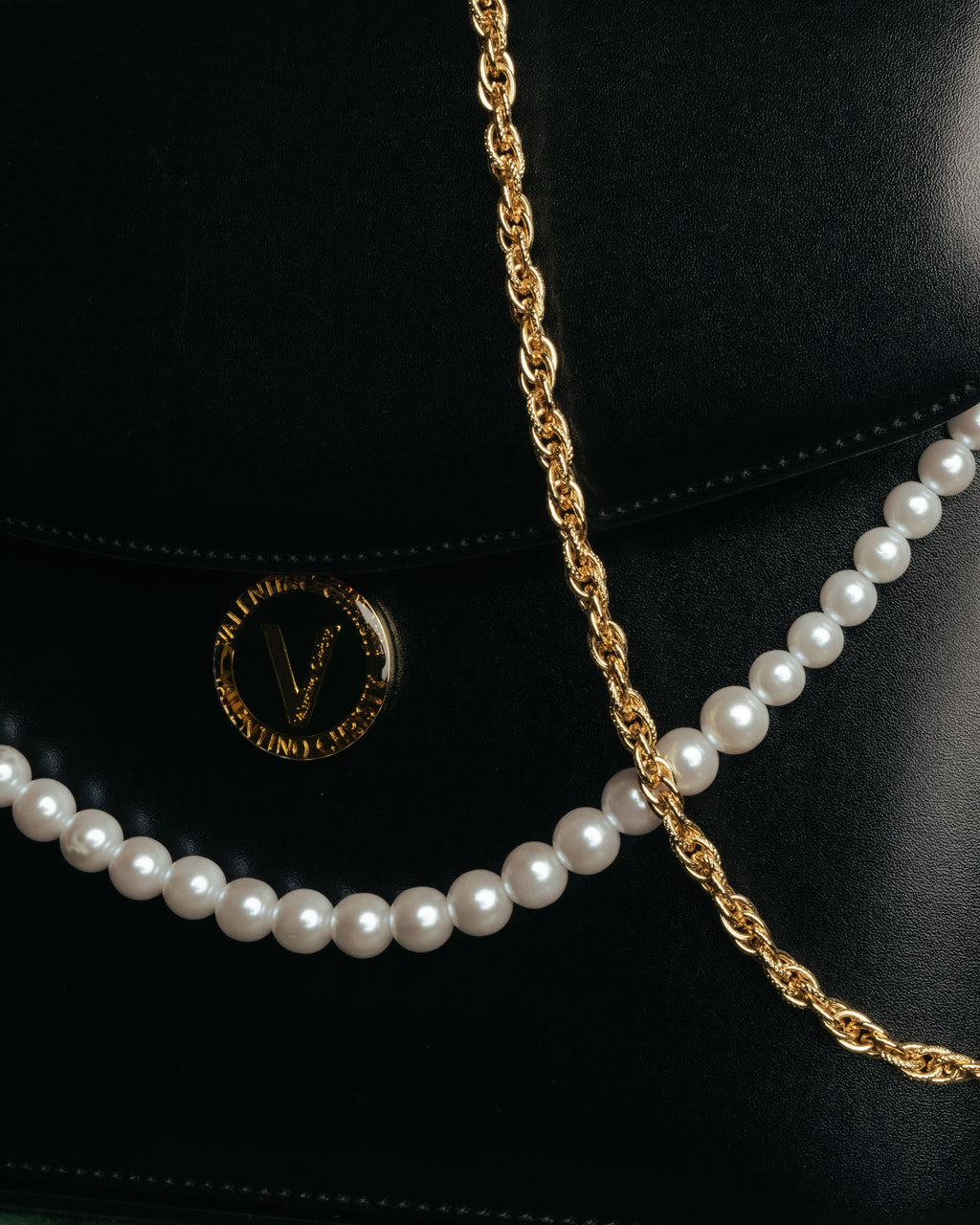 “VALENTINO CHRISTY” 80’s-90’s Pearl chain formal handbag