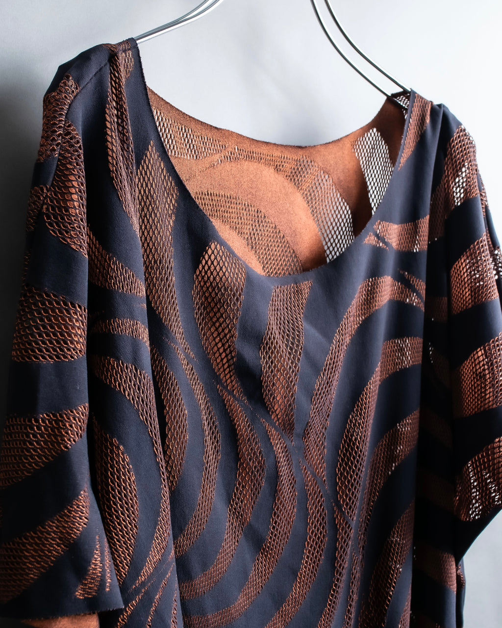 "PLEATS PLEASE ISSEY MIYAKE"
 Marble print dolman sleeve tops