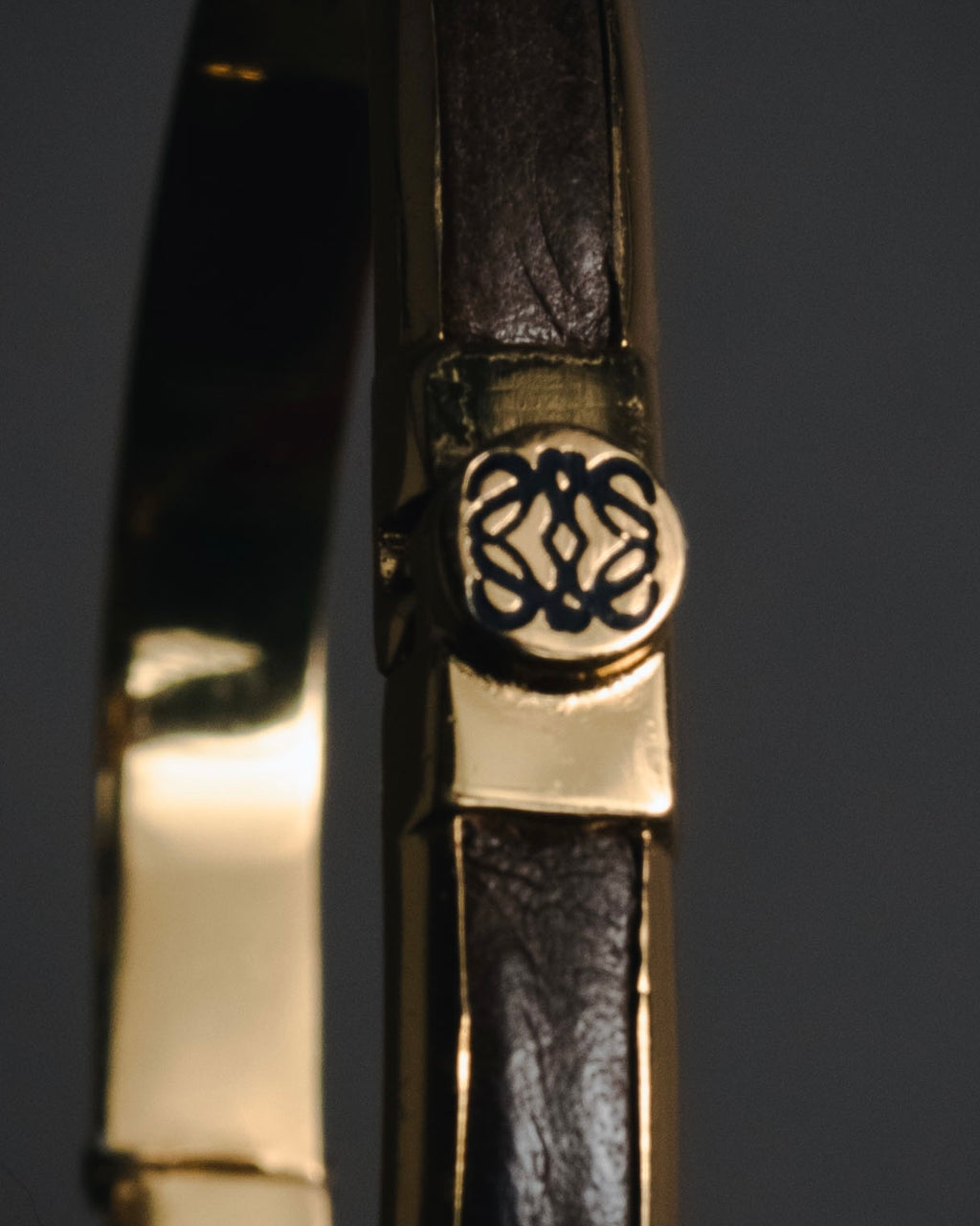 "LOEWE" 00’s-10’s leather inlay anagram clasp bangle