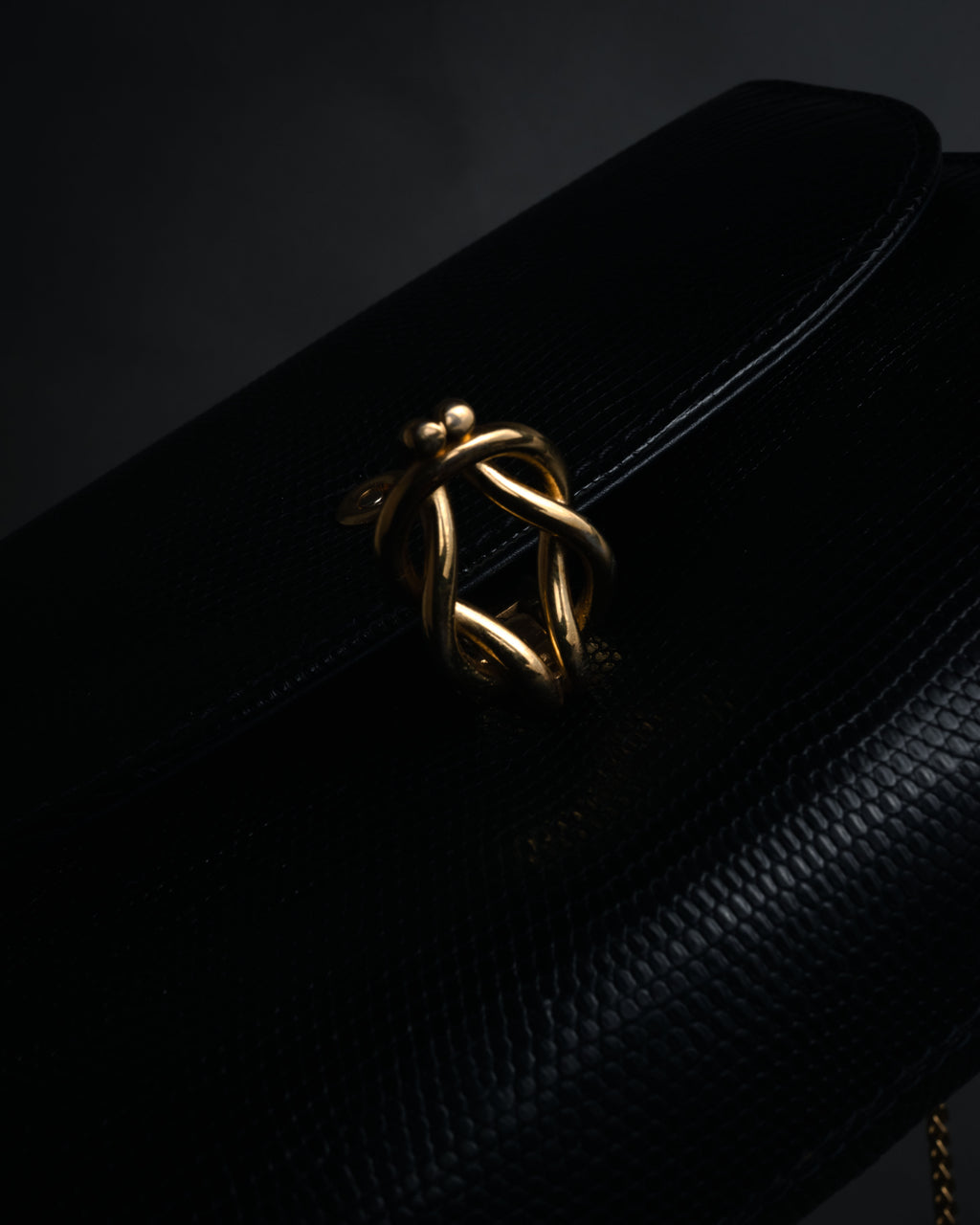 –SPECIAL– “GUCCI” 80’s crest chain shoulder bag