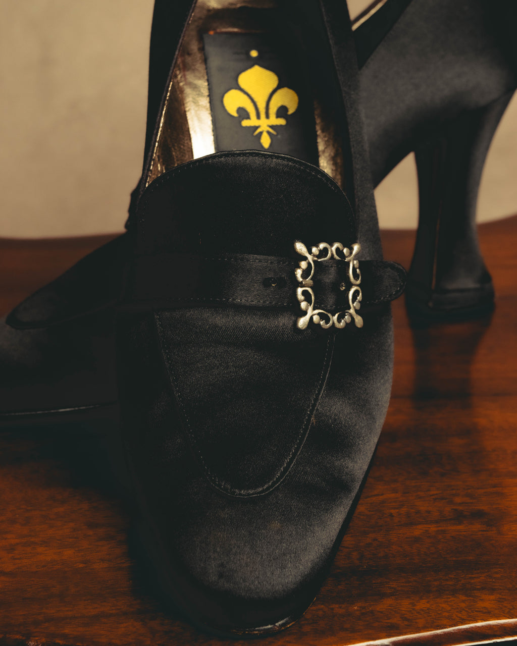 "PATRICK COX" 90's-00's Satin buckle heeled loafer pumps