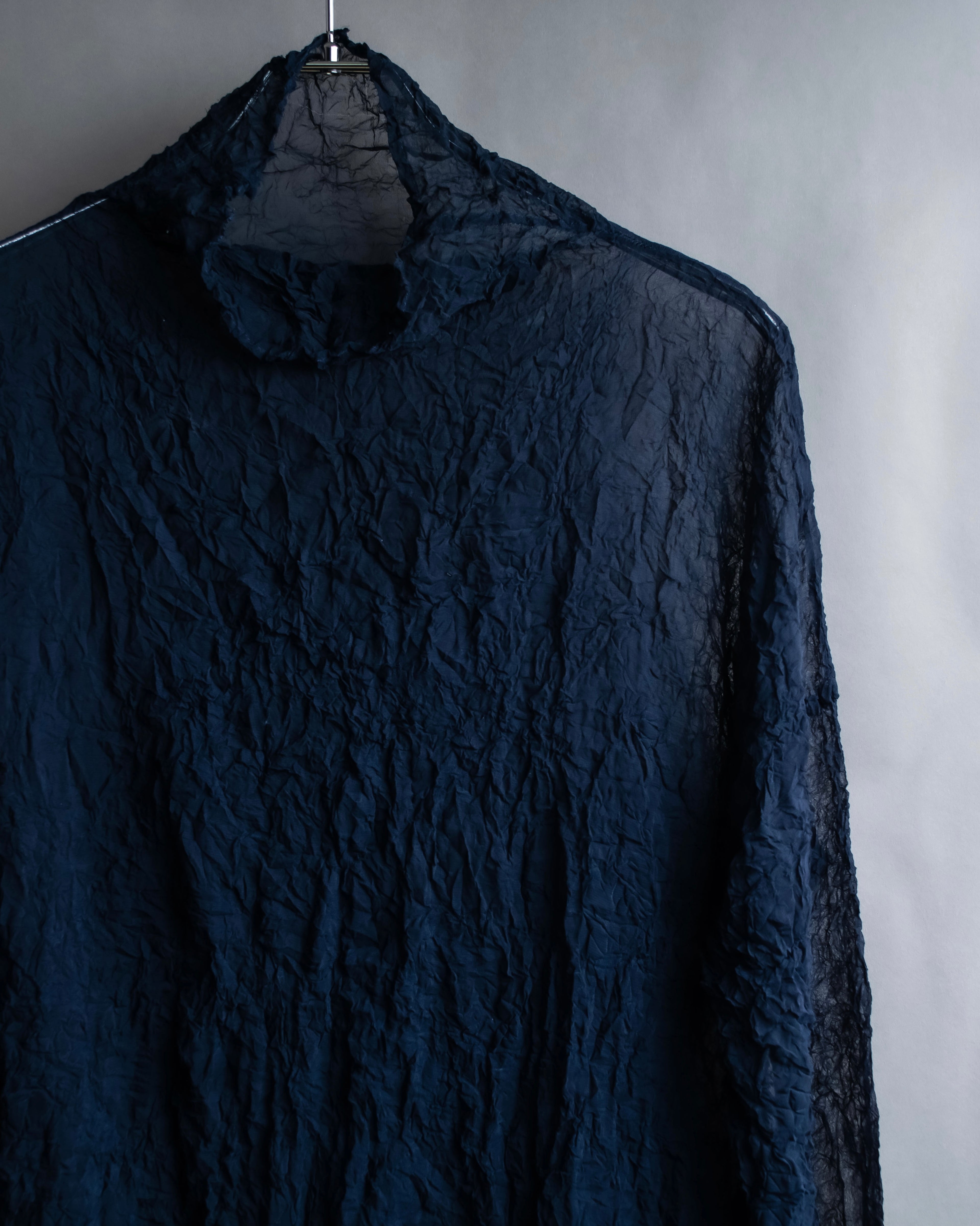 "ISSEY MIYAKE PERMANENTE"
Washed high neck sheer pullover