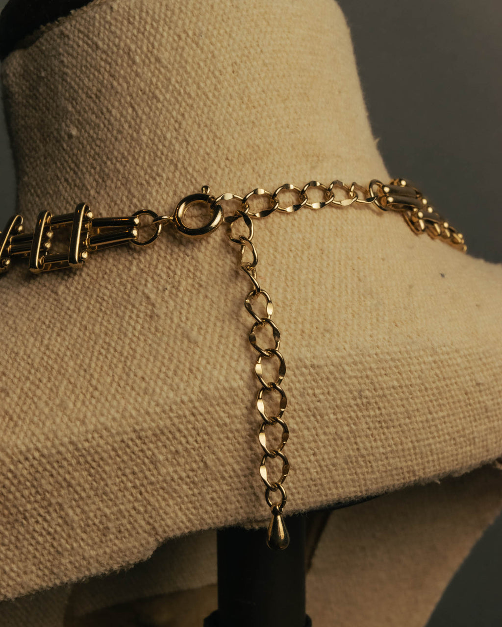 “Vintage“ Geometric link gold tone necklace