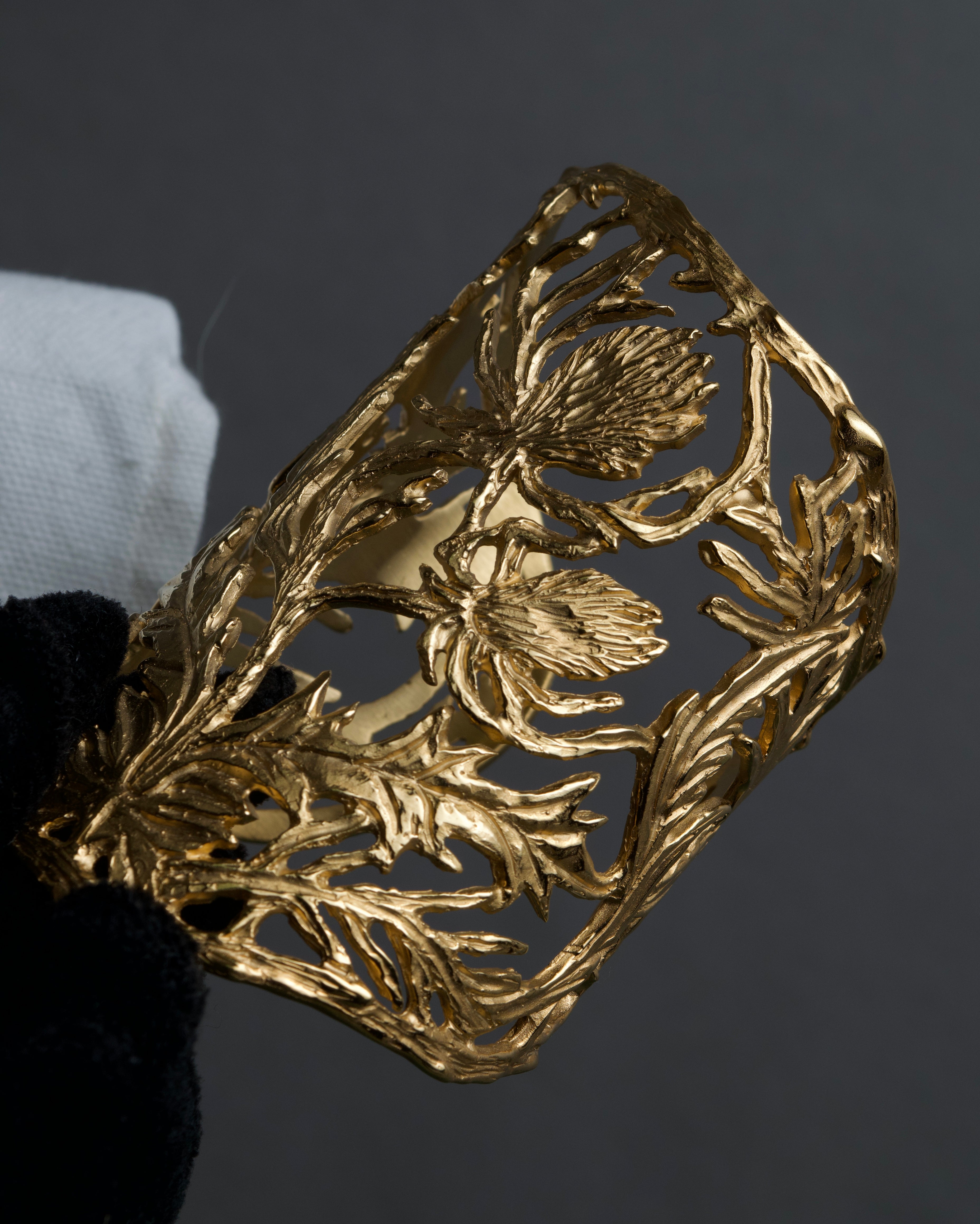 "Christian Dior" Botanical carving gold bangle
